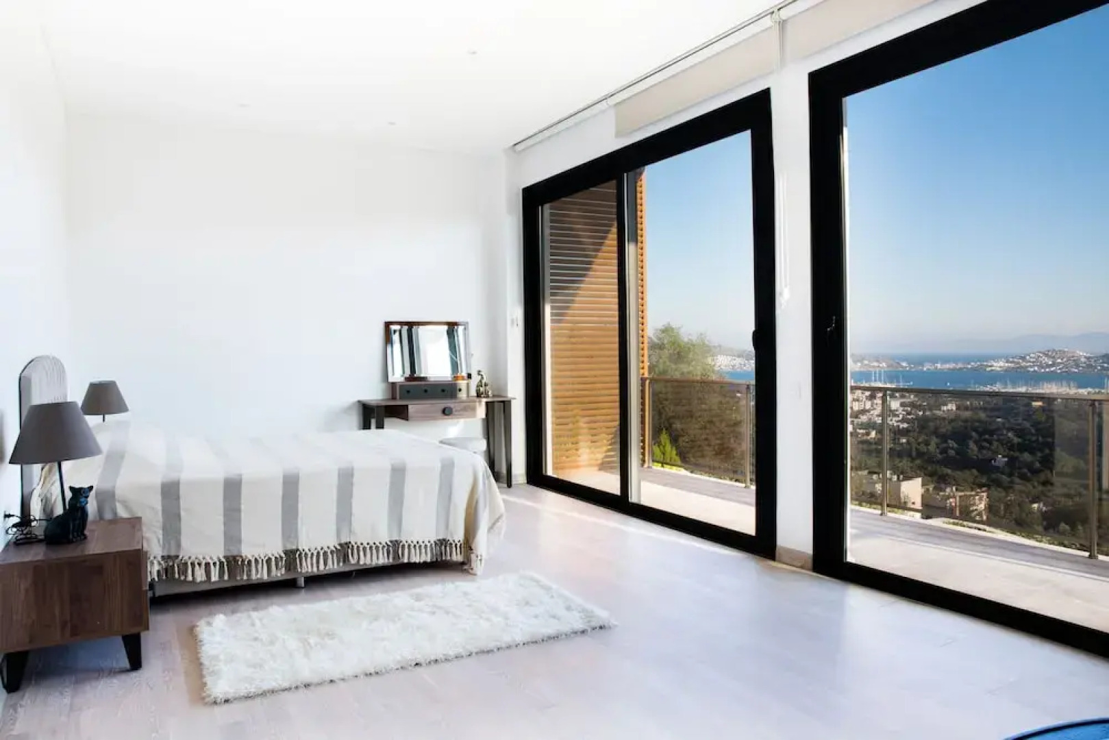 Important Group Villa Prestige