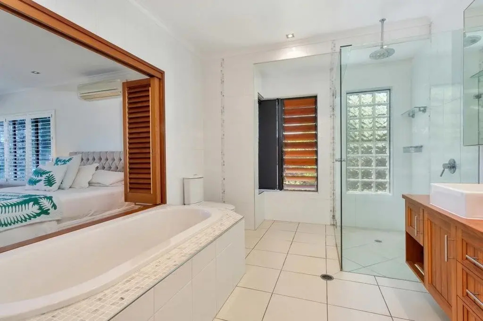 Seascape Luxury Beachfront Holiday House