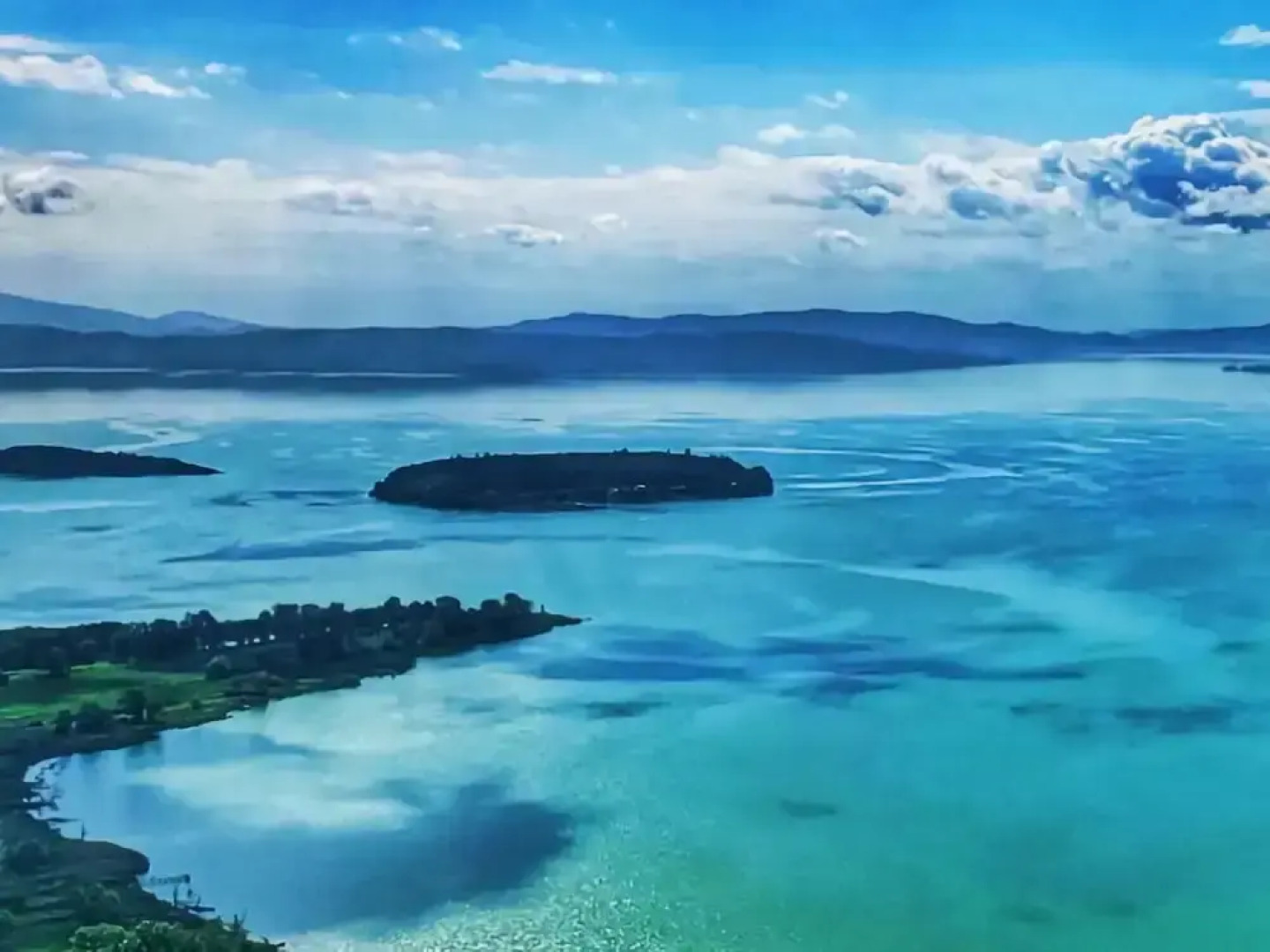 Well-kept Chalet With Covered Veranda on Lake Trasimeno