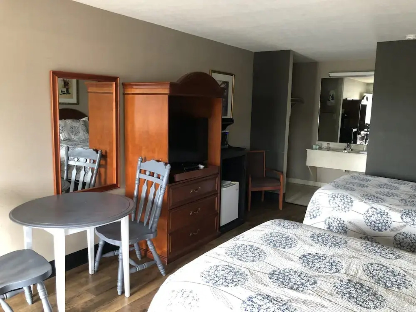 The Tompkinsville Inn