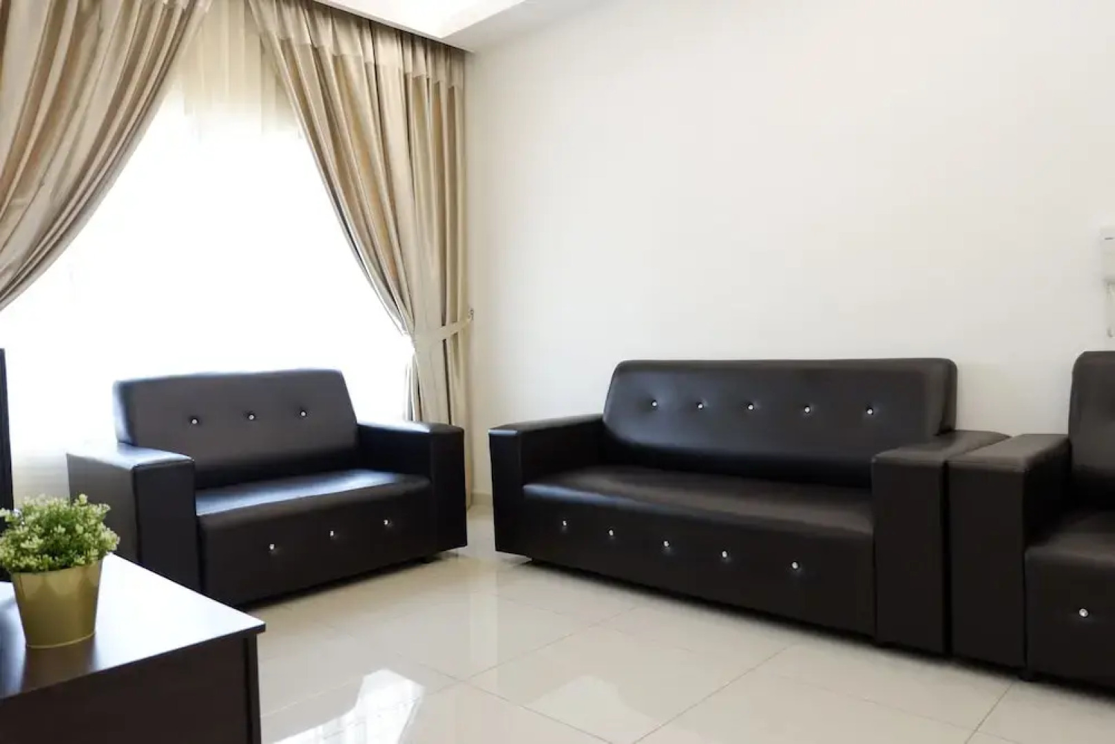 J's Suite at Southville City