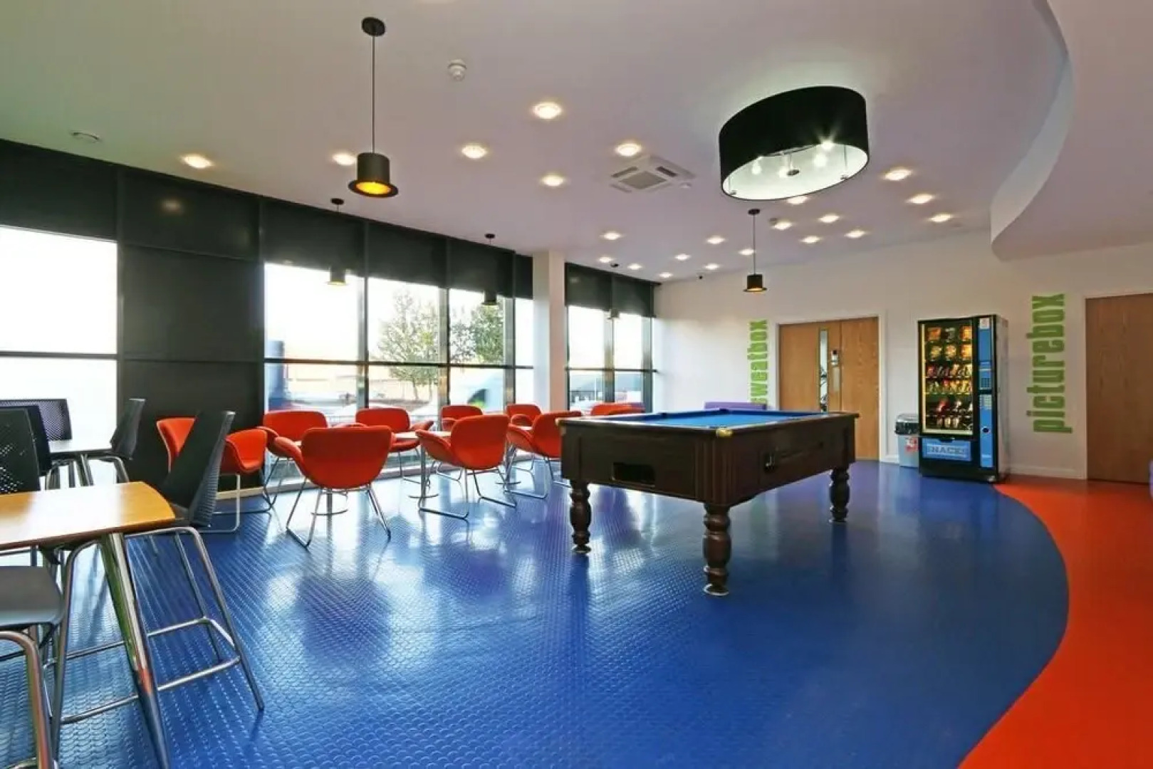 B4H Studios - The Hatbox