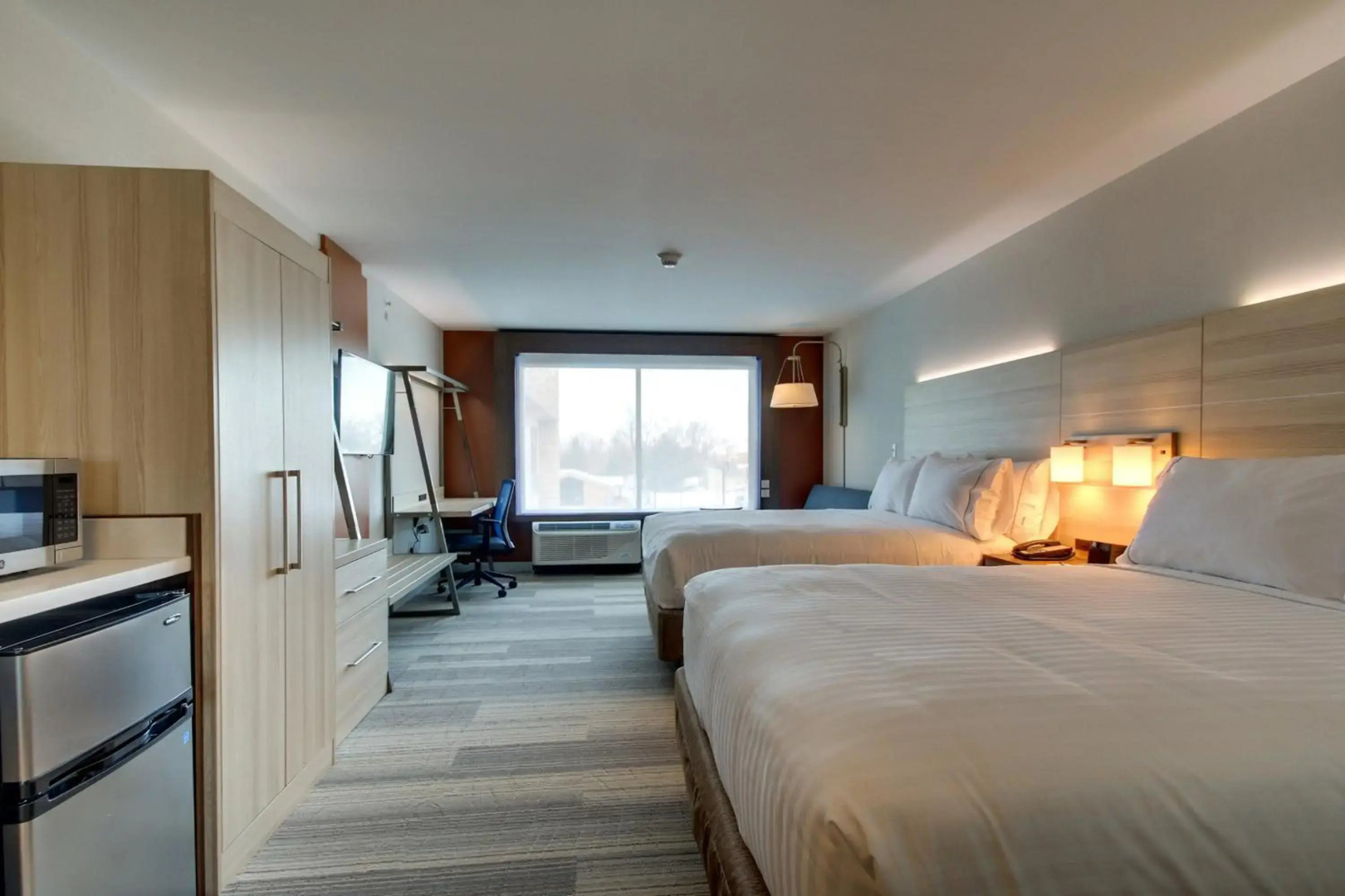 Holiday Inn Express & Suites Galesburg by IHG