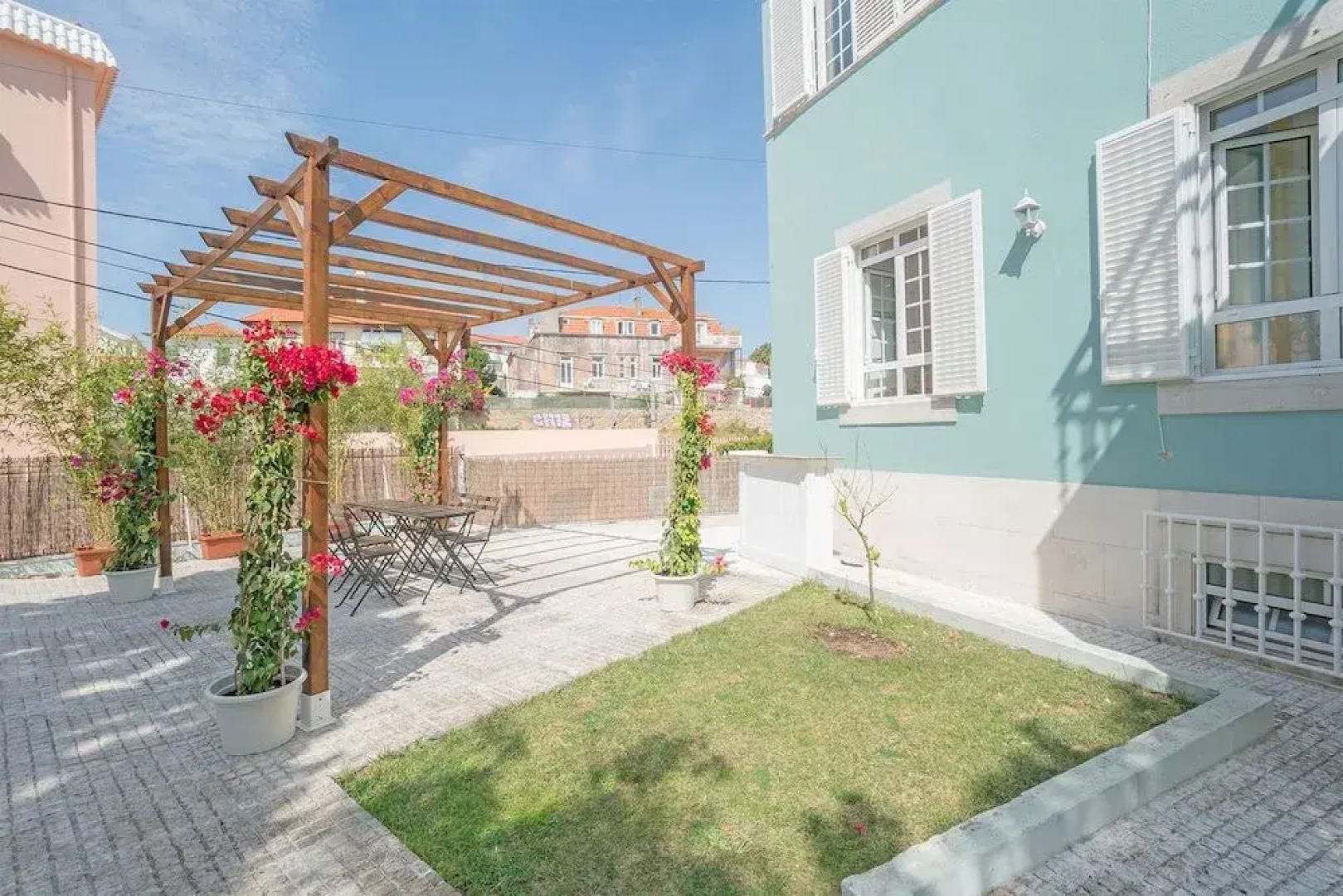 BLUE Boutique Hostel & Suites