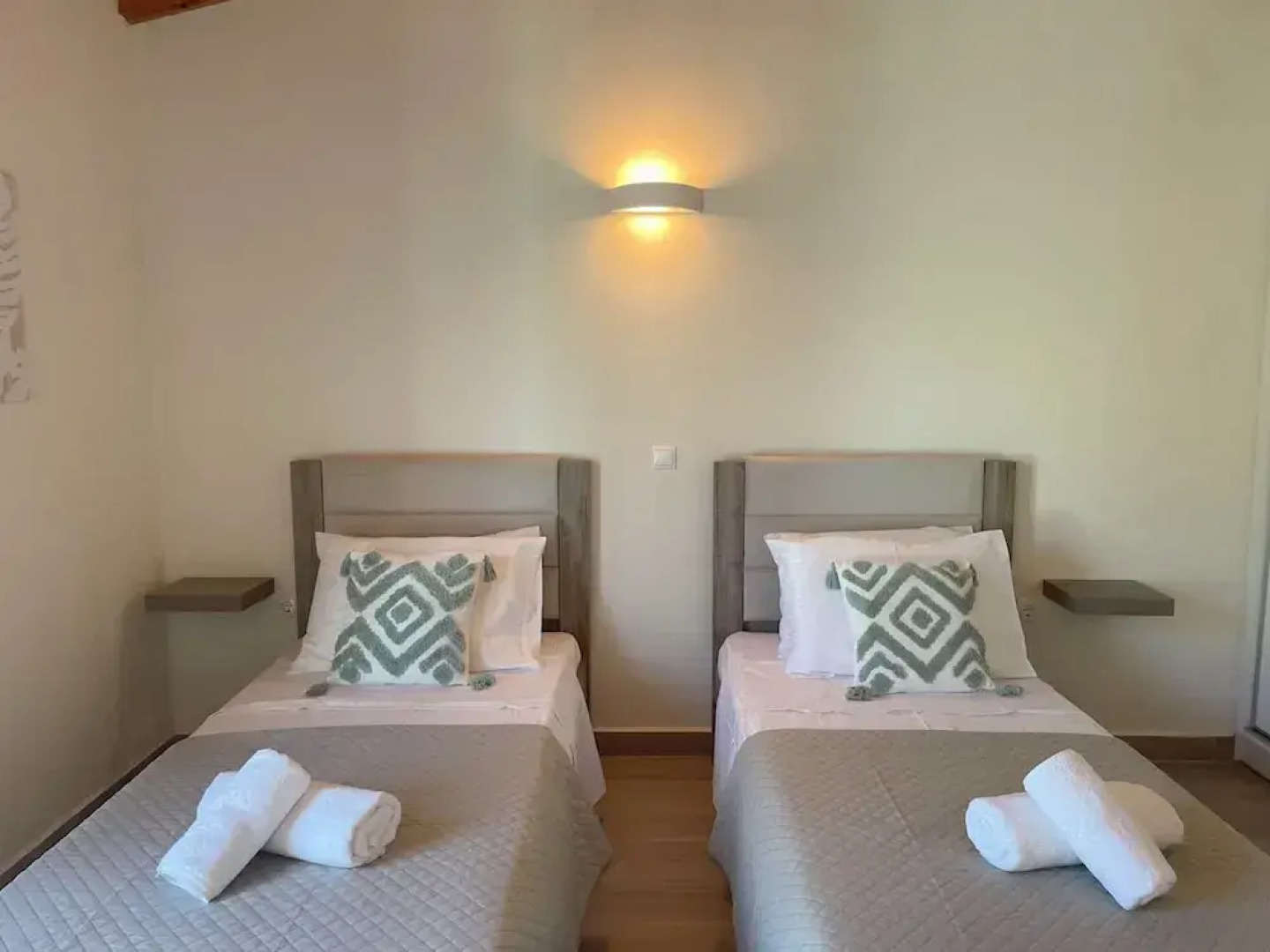 Magellanos Mint House- Kinopiastes