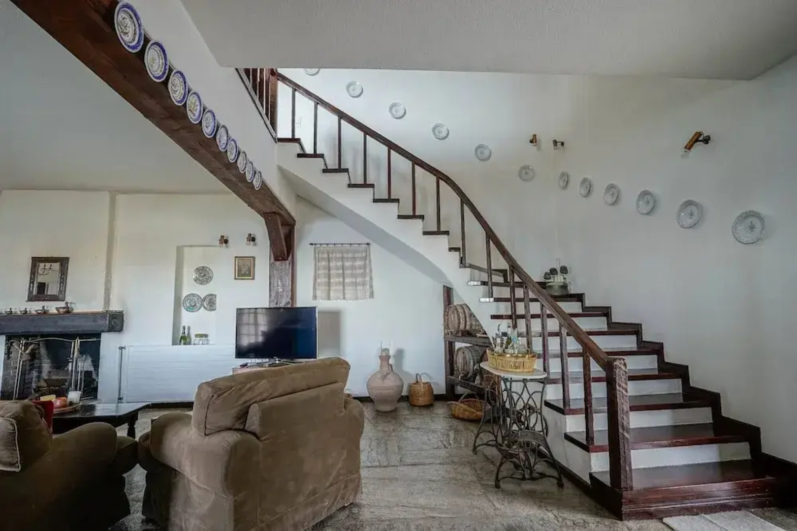 Sonia Rustic Mansion - 5bd 30 Sec Walk T