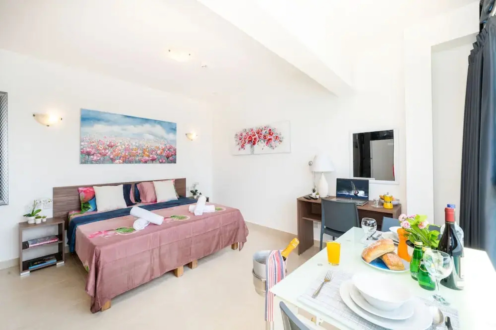 Islet Promenade Studio with Hot Tub and Panoramic Sea Views by GetawaysMalta