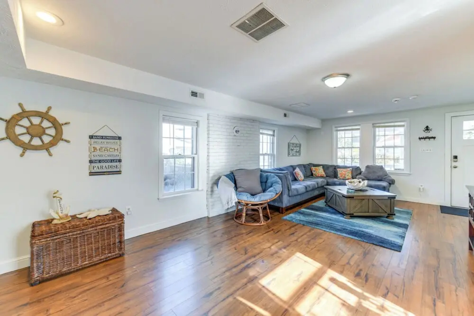 Adorable Cottage: Fire Pit, Walk to Colonial Beach