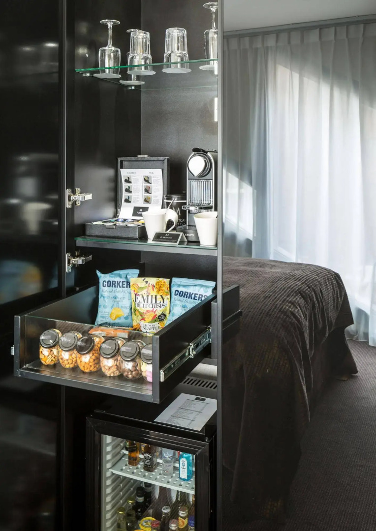 Montcalm East, Autograph Collection