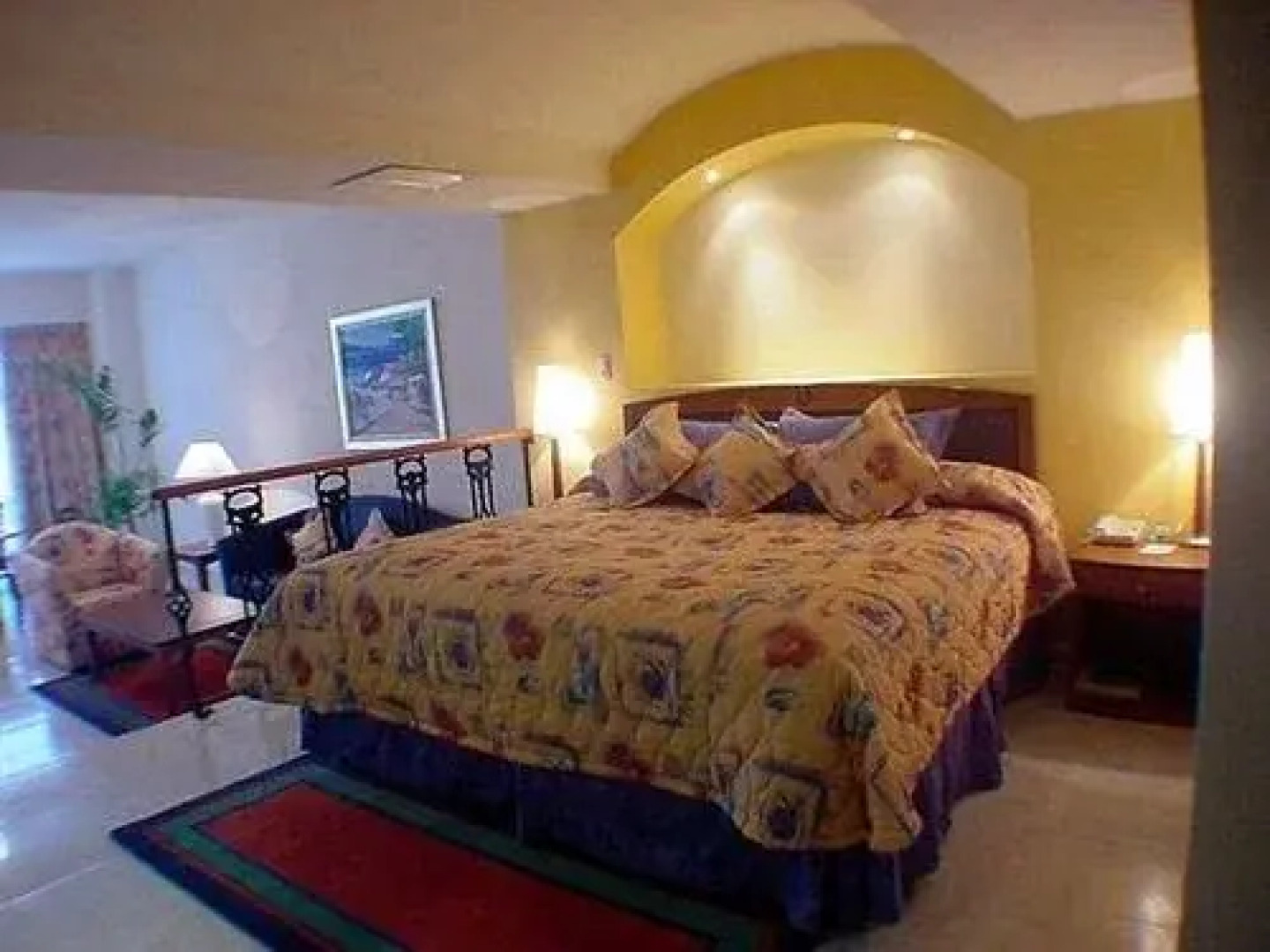 Casa Real Hotel & Suites