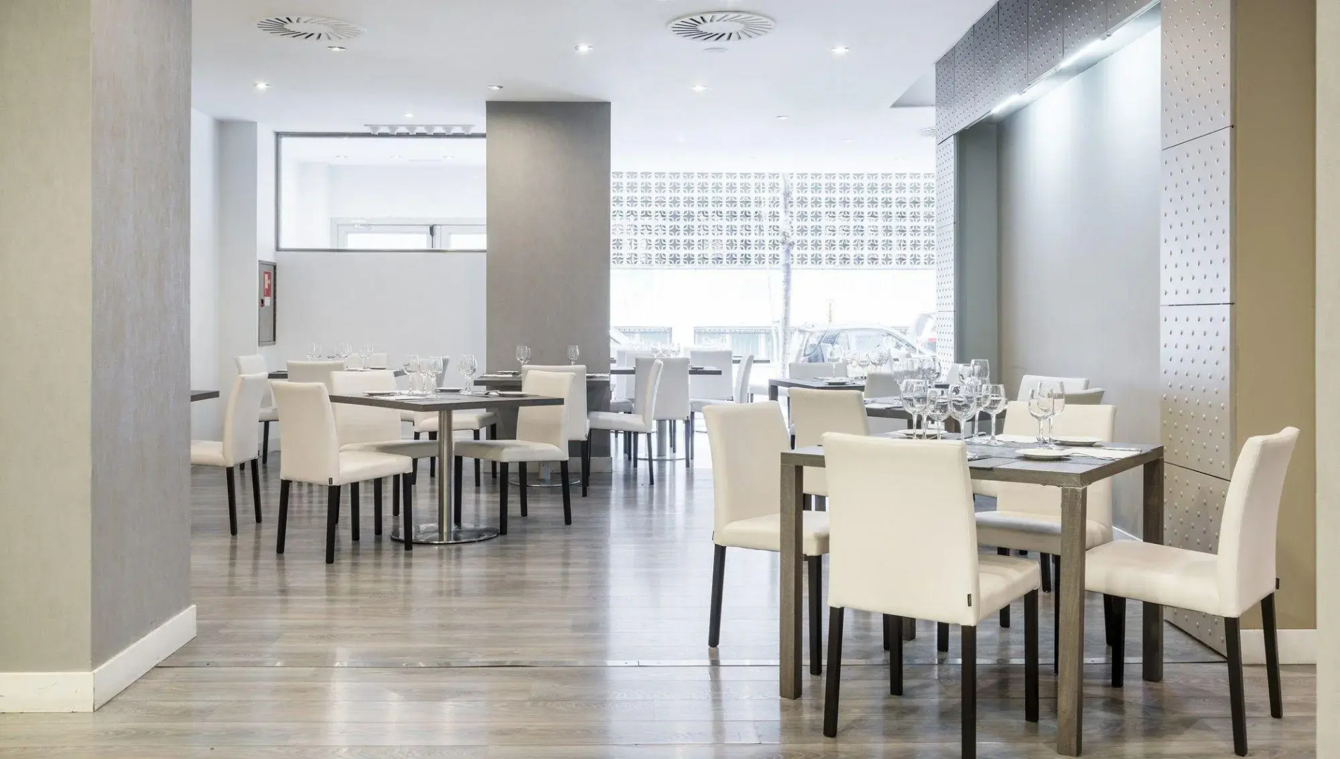 Отель Ilunion Bilbao