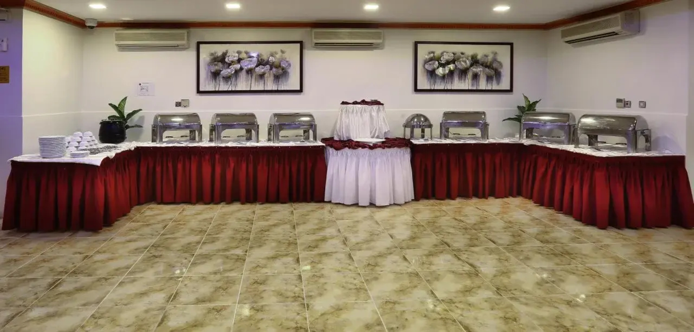 La Villa Suites Hotel