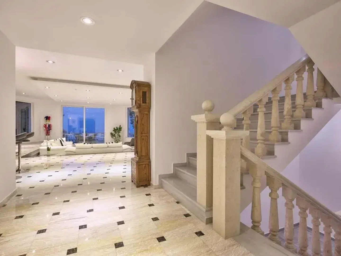 Mont Bleu Luxury Villa