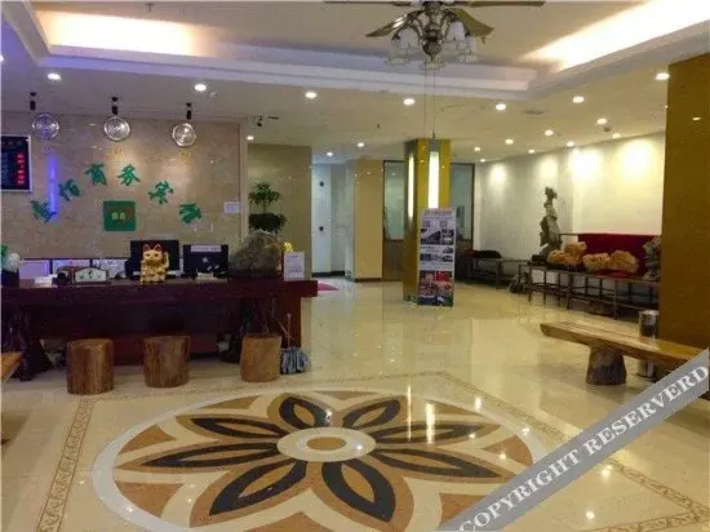 Yibai Business Hotel