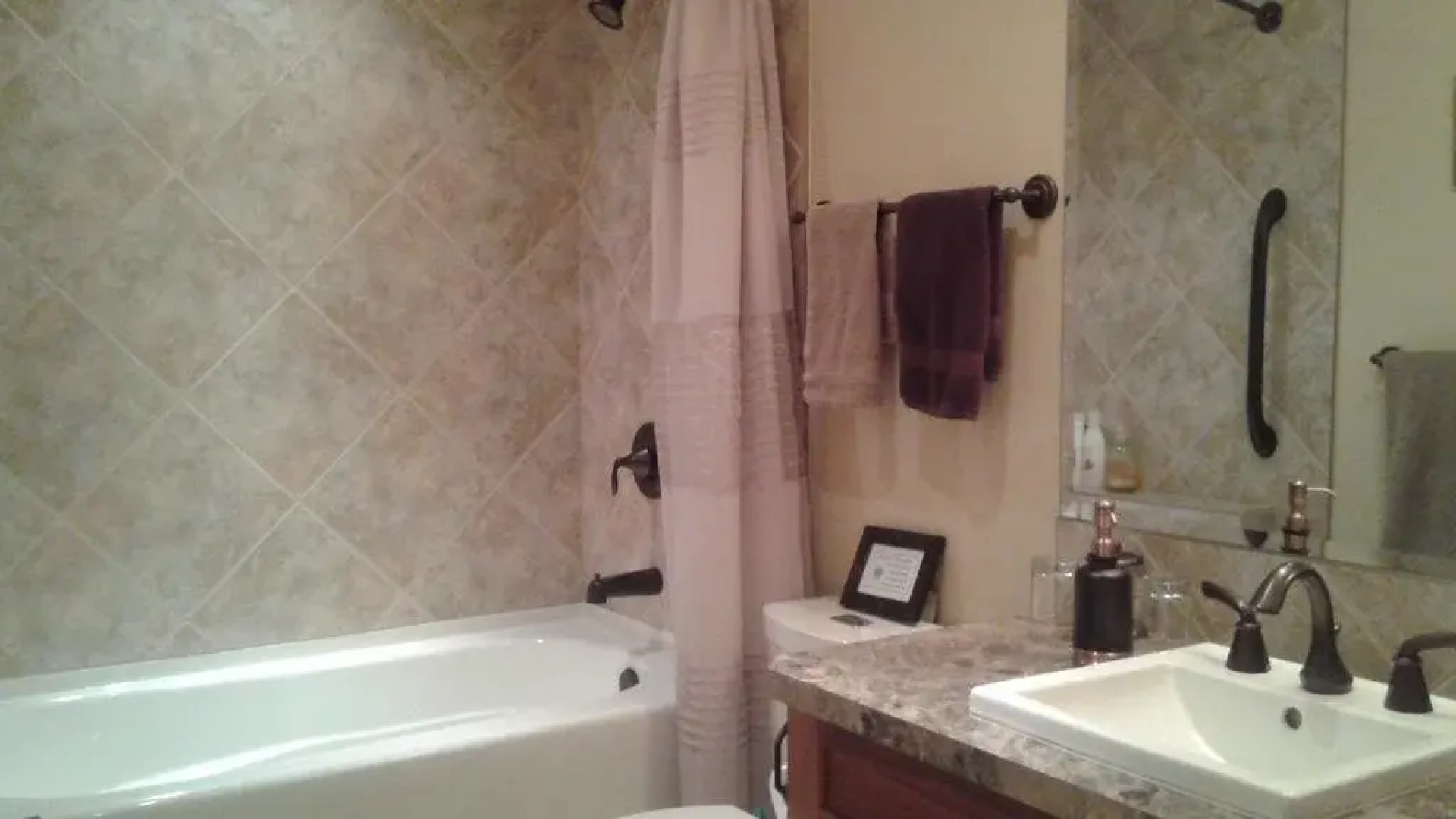 Above Naramata Bed & Breakfast