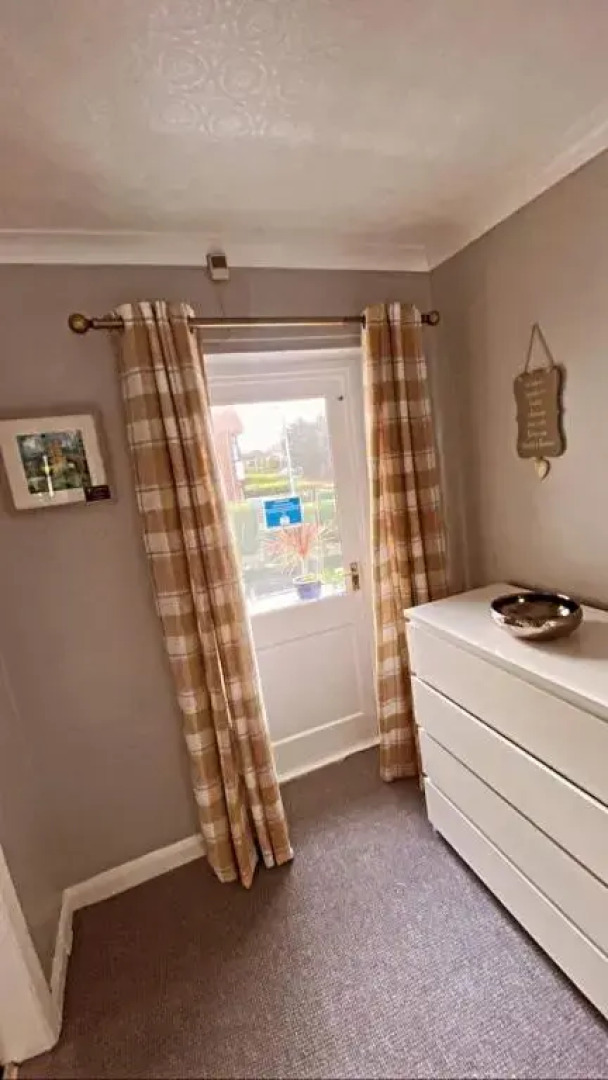 Sunnyside - Large Seaside Home with views and Hot Tub