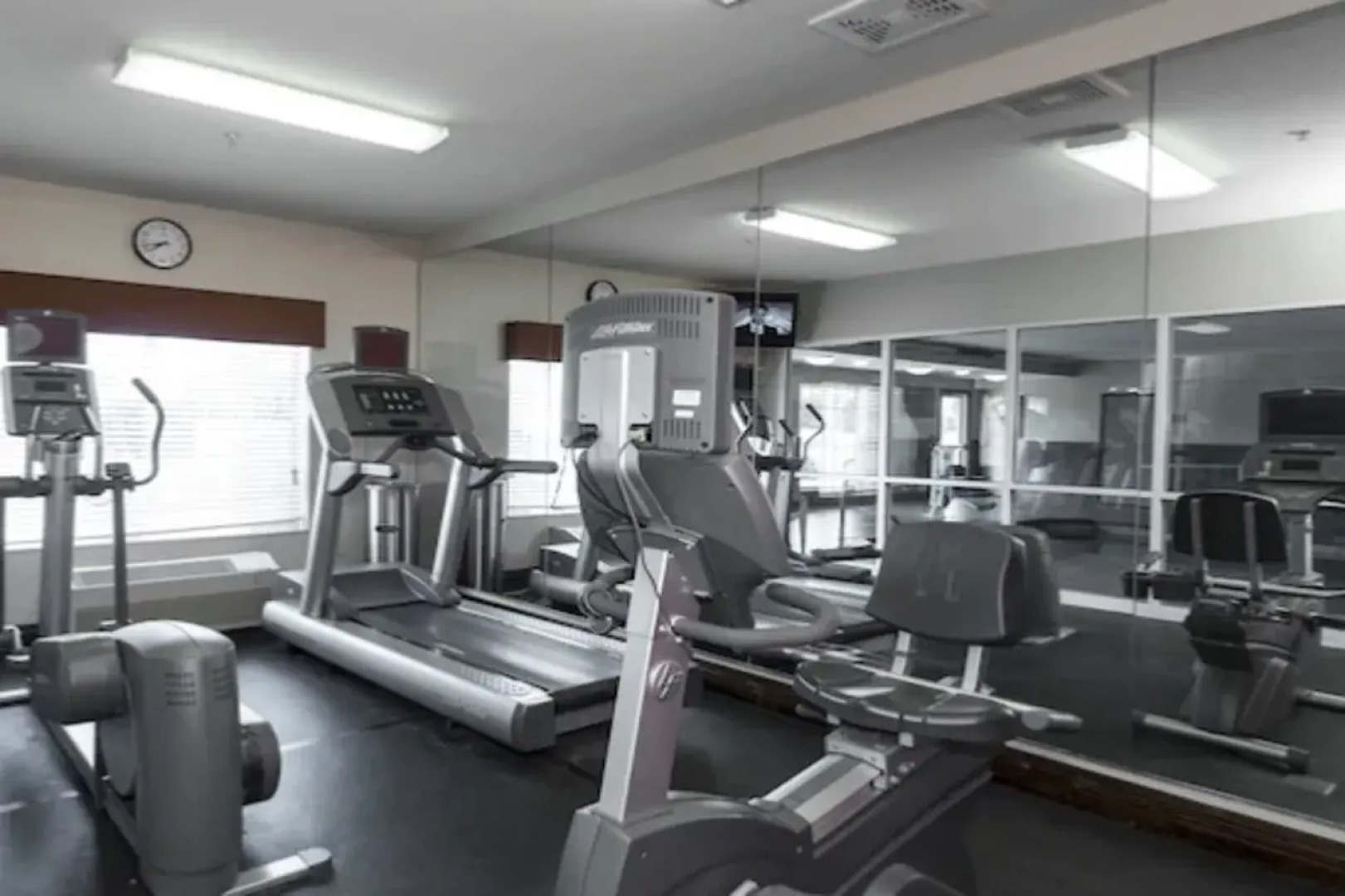 Holiday Inn Express & Suites Chicago Matteson by IHG