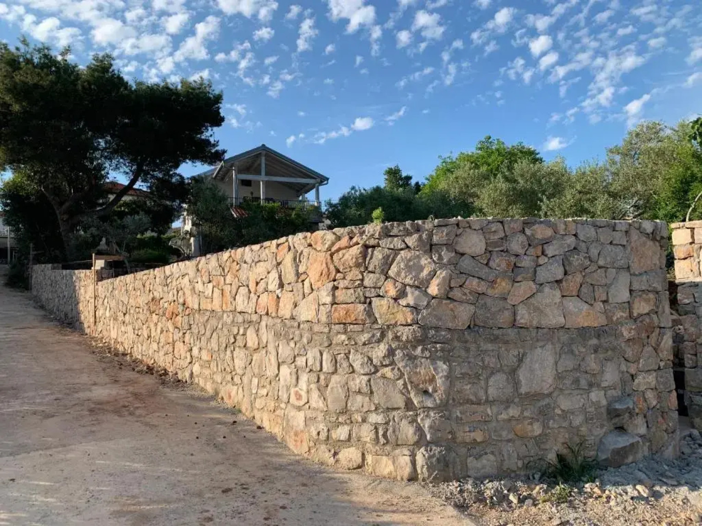 Lili Apartments, Sv Dunata 18