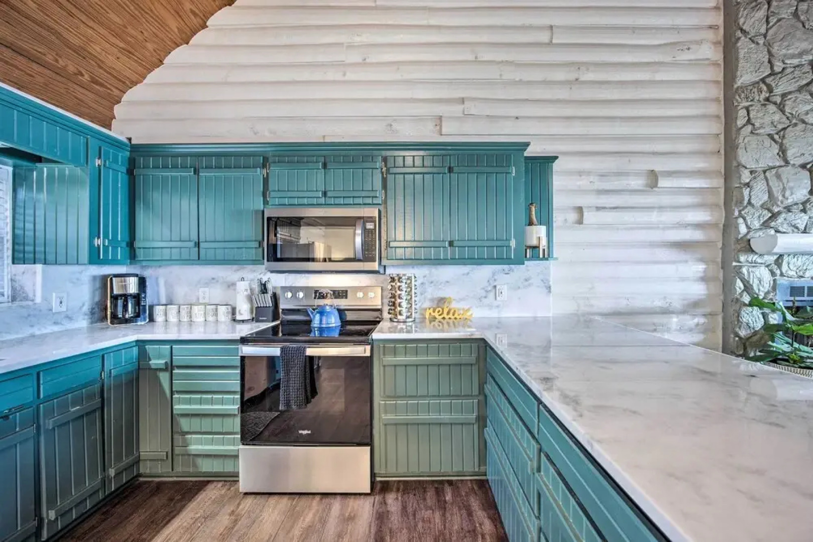 Gun Barrel City Home w/ Private Deck & Fire Pit