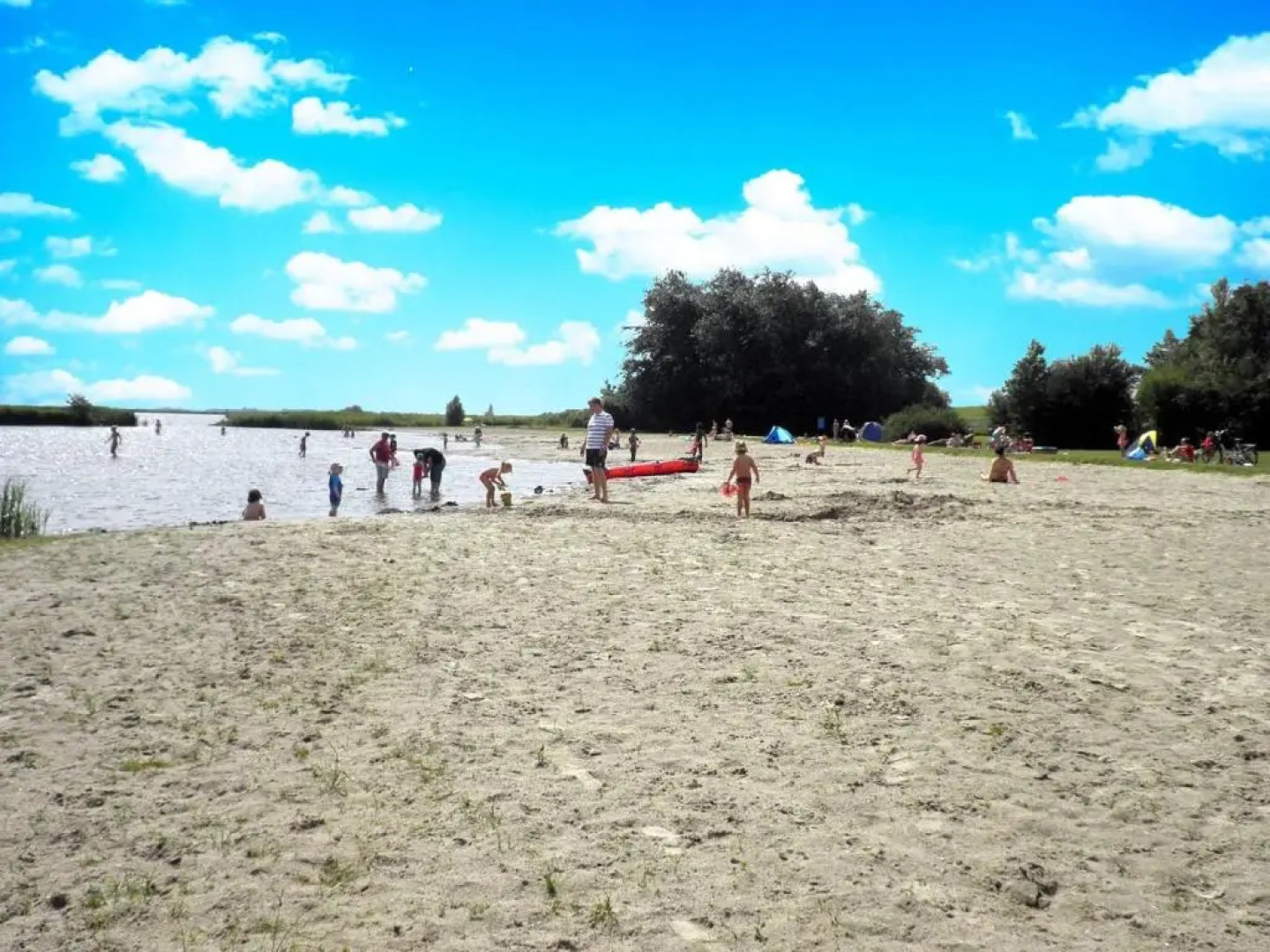 4 pers Mia Holiday home with lake view in front of the Lauwersmeer