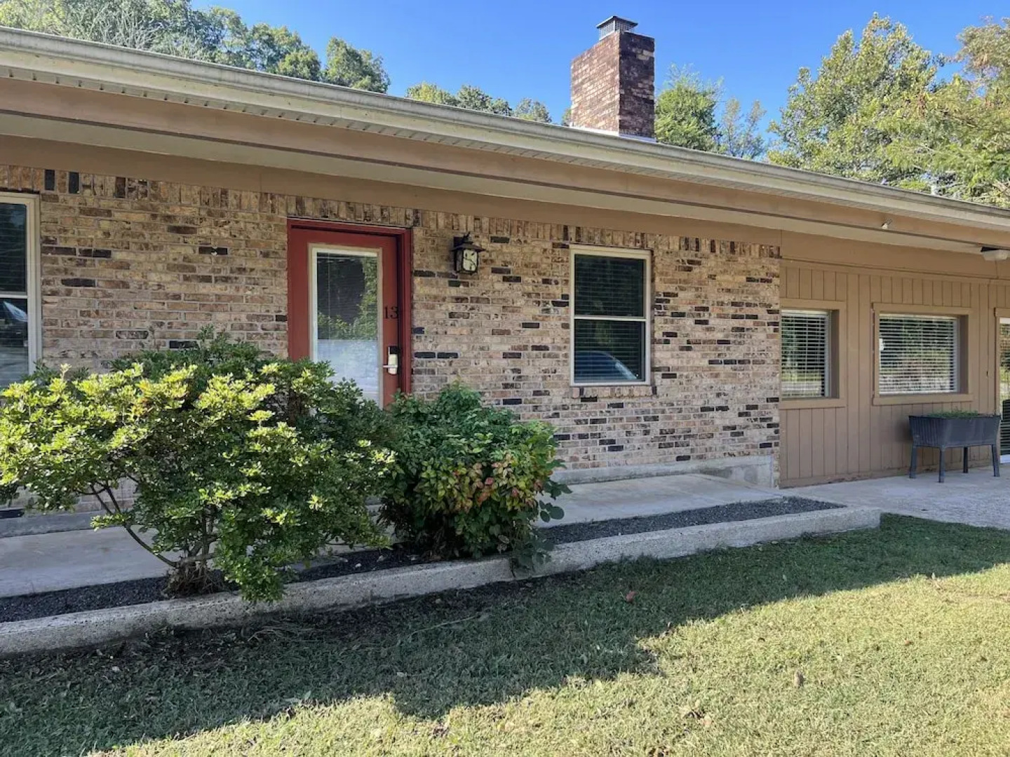 Two bedroom House with fenced in yard, covered patio area, located at the Joplin Inn at the entrance to Mountain Harbor, just 1 1/2 miles from Lake Ouachita. by RedAwning