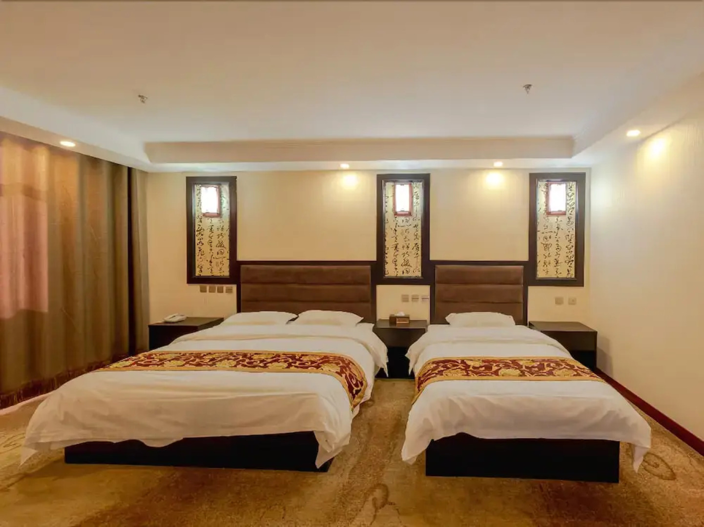 Yanlong Hongshun Hotel