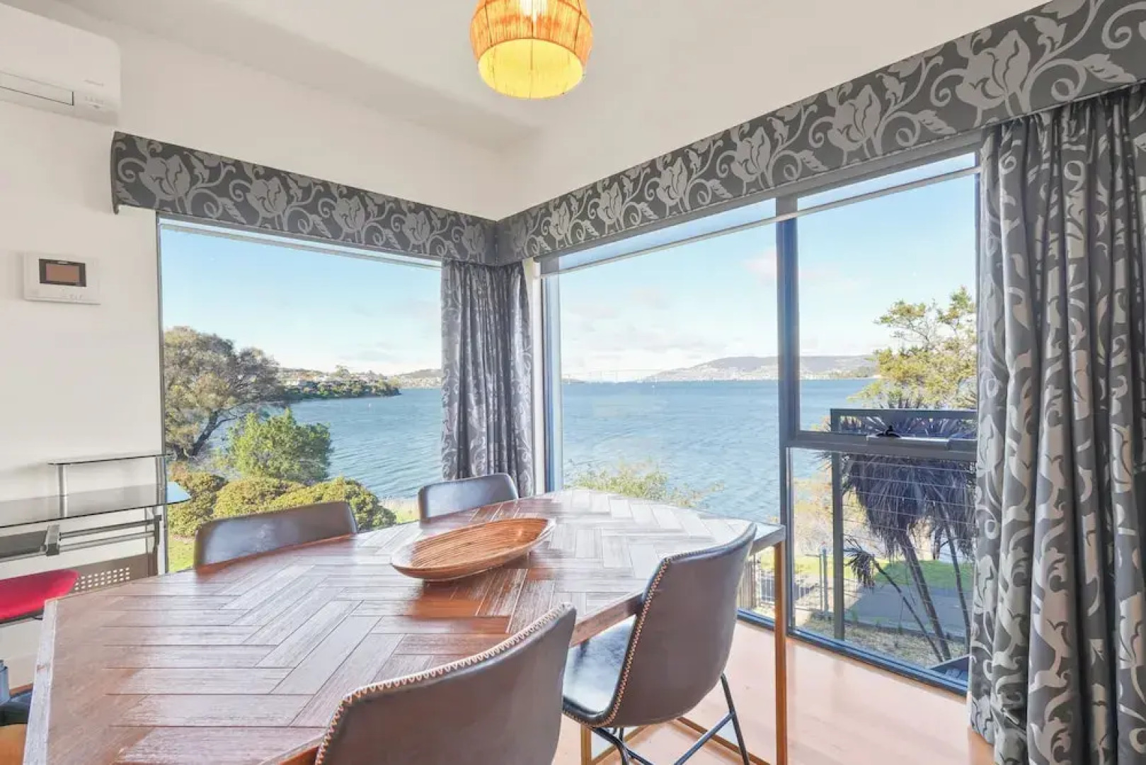 Waterfront Home - Gorgeous Views - 2 Bed