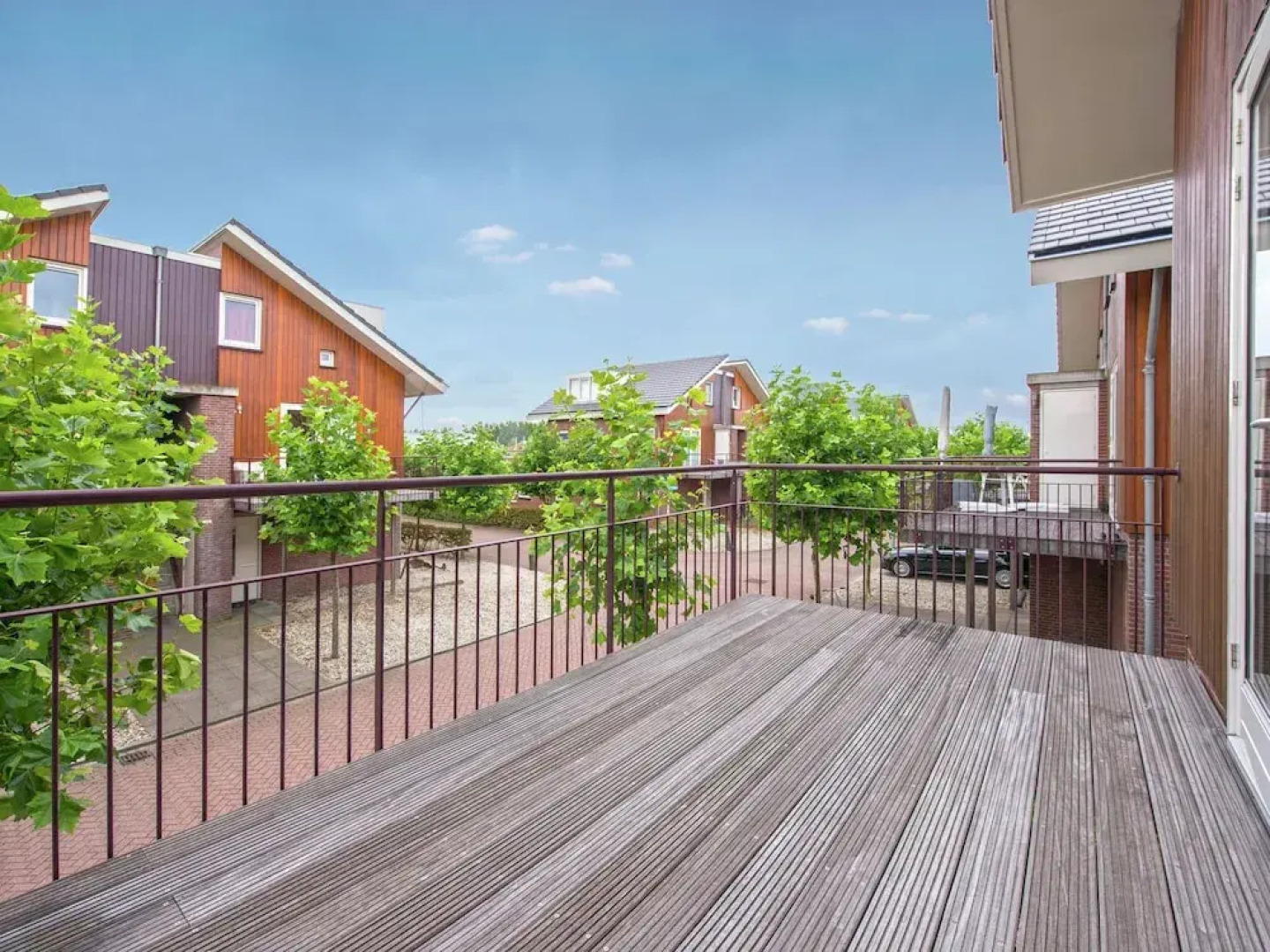 Tidy apartment with dishwasher, close to Amsterdam