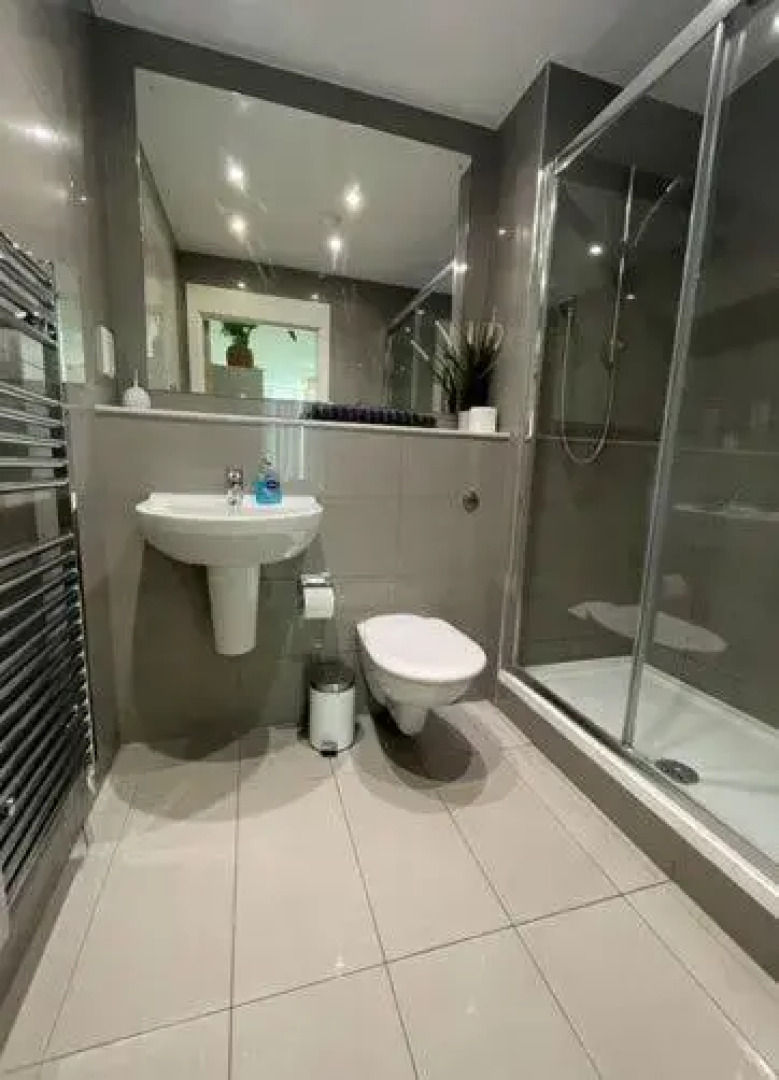 Bracknell - Stunning 2 bedroom Flat with Spectacular Views