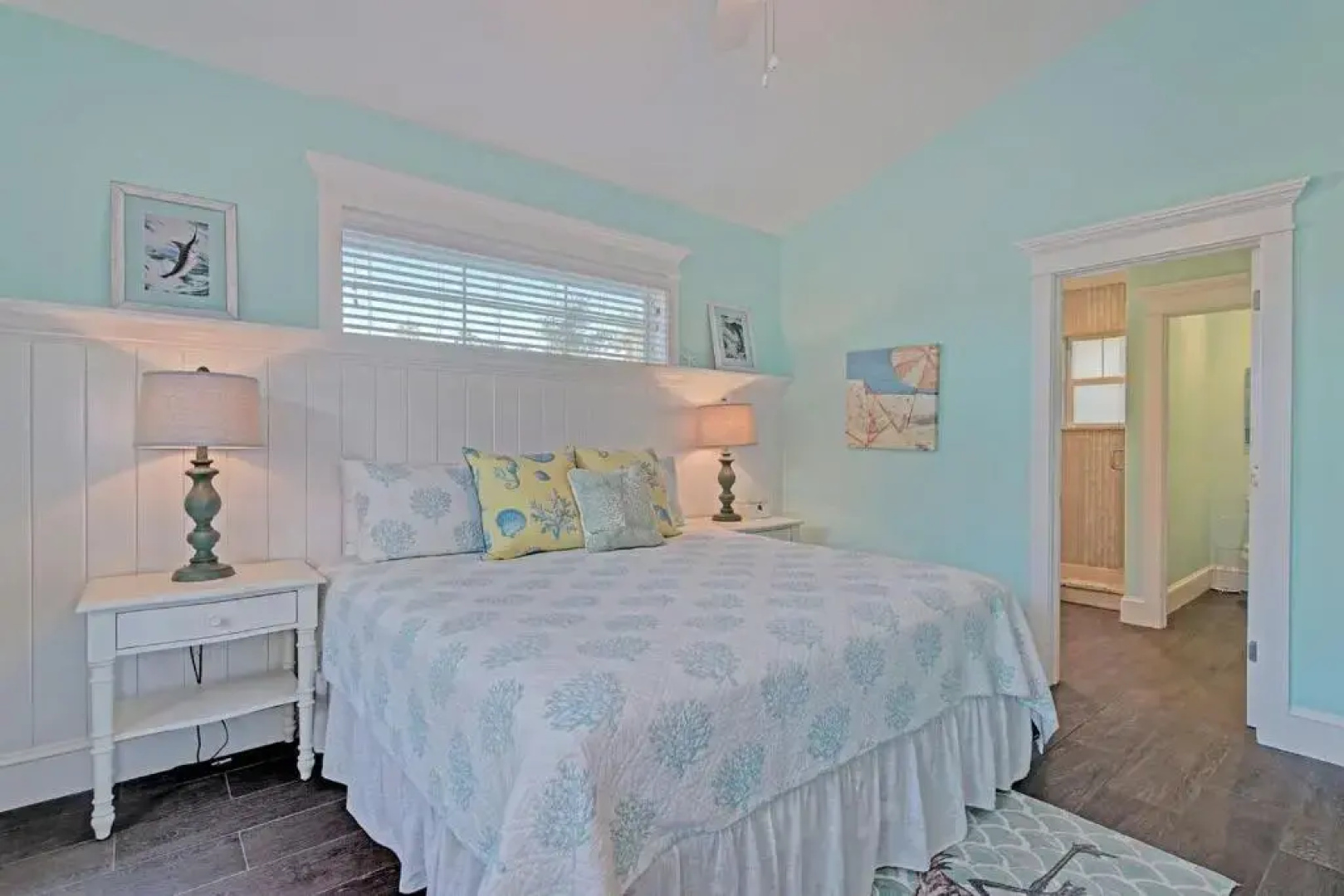 4 Bed 3 Bath BUNGALOW Heated Pool and Spa Bikes Kayaks free WiFi