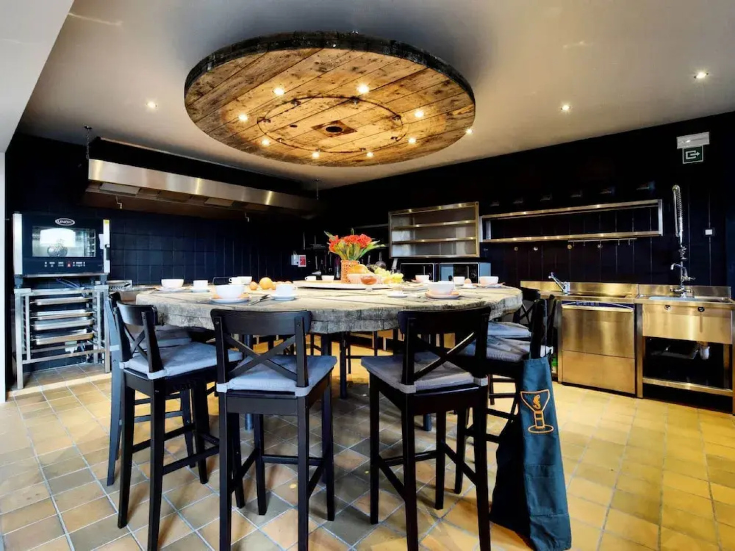 Group Villa With Pool & Sauna