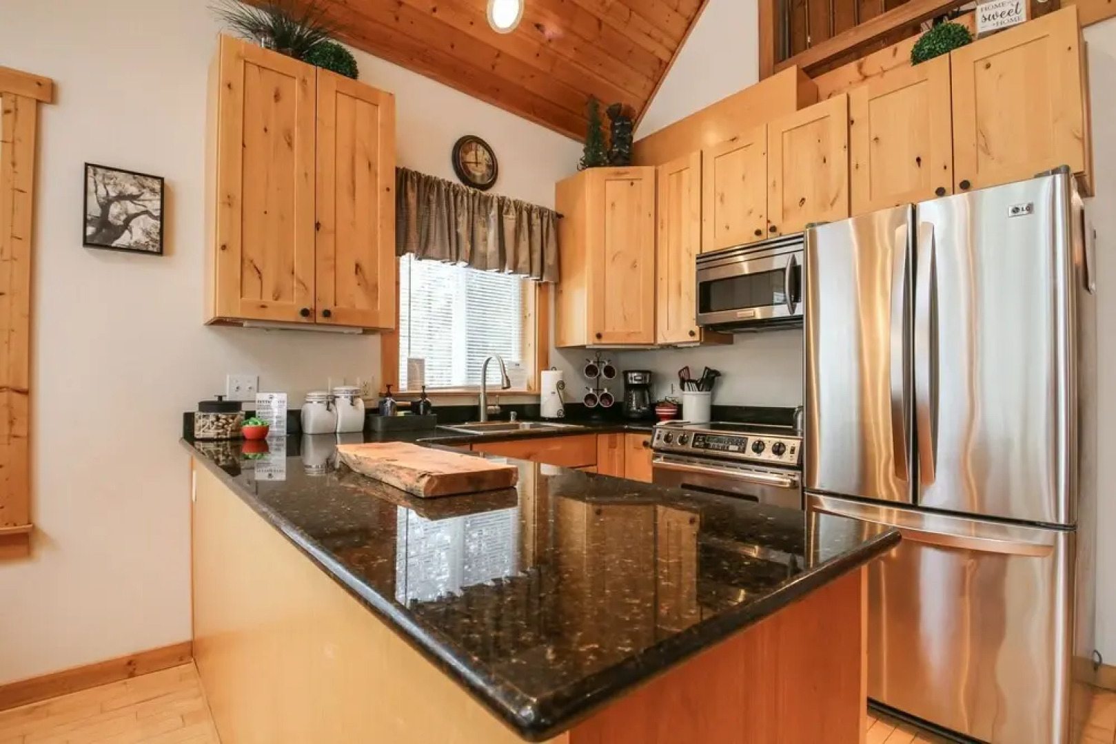 Cascades Adventure Cabin 2 Bedroom Home by NW Comfy Cabins by RedAwning