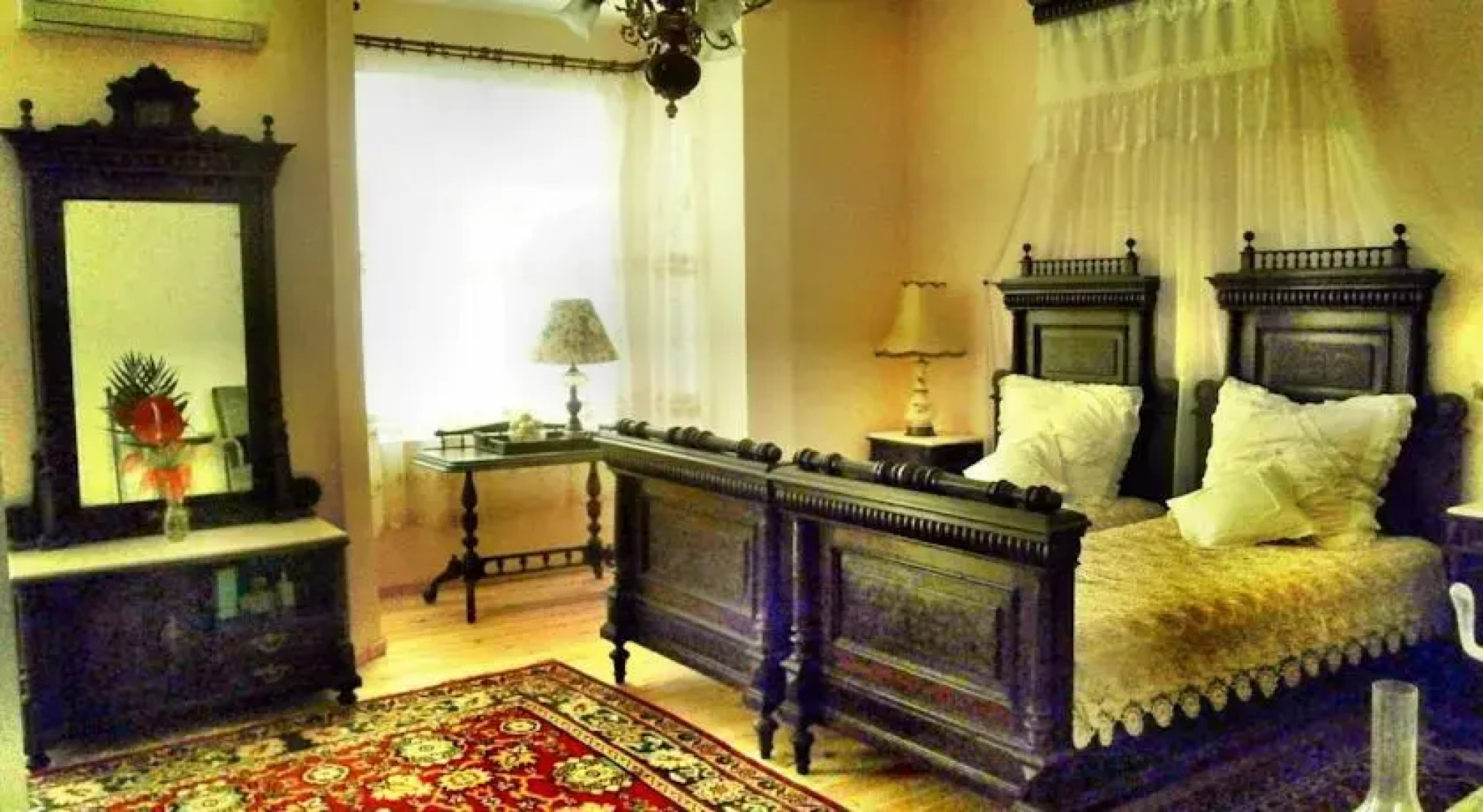 Retro - 19th Century Guest House