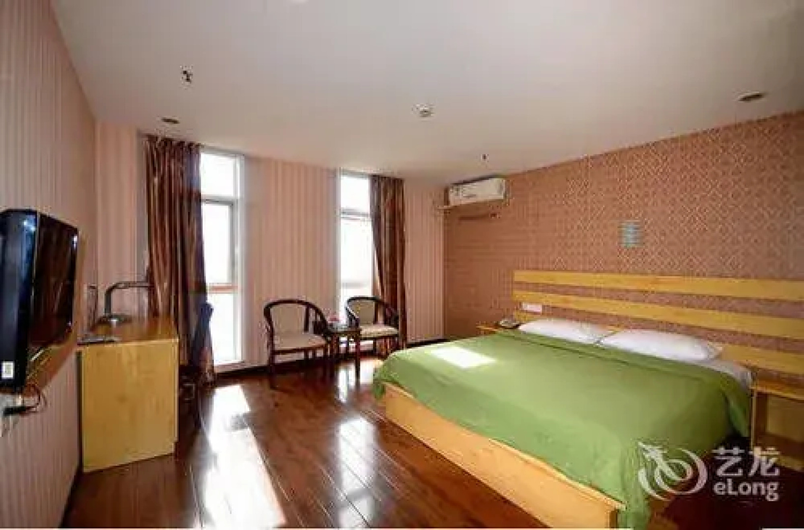 Yonggang Business Hotel