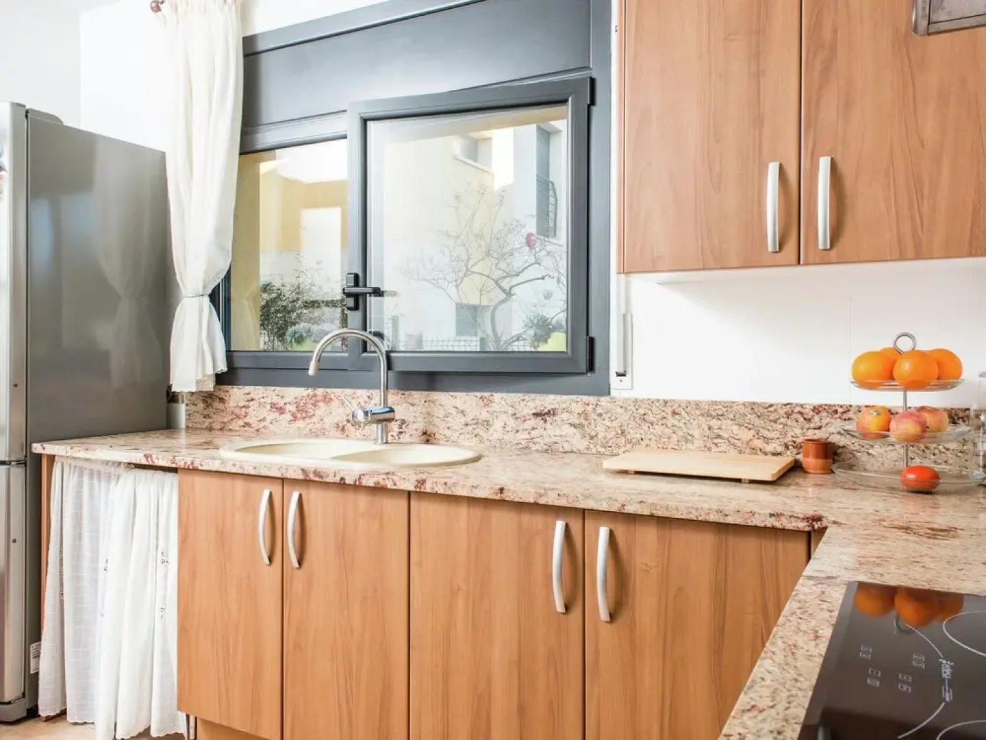 Pretty Holiday Home in Sant Pere Pescador With Swimming Pool