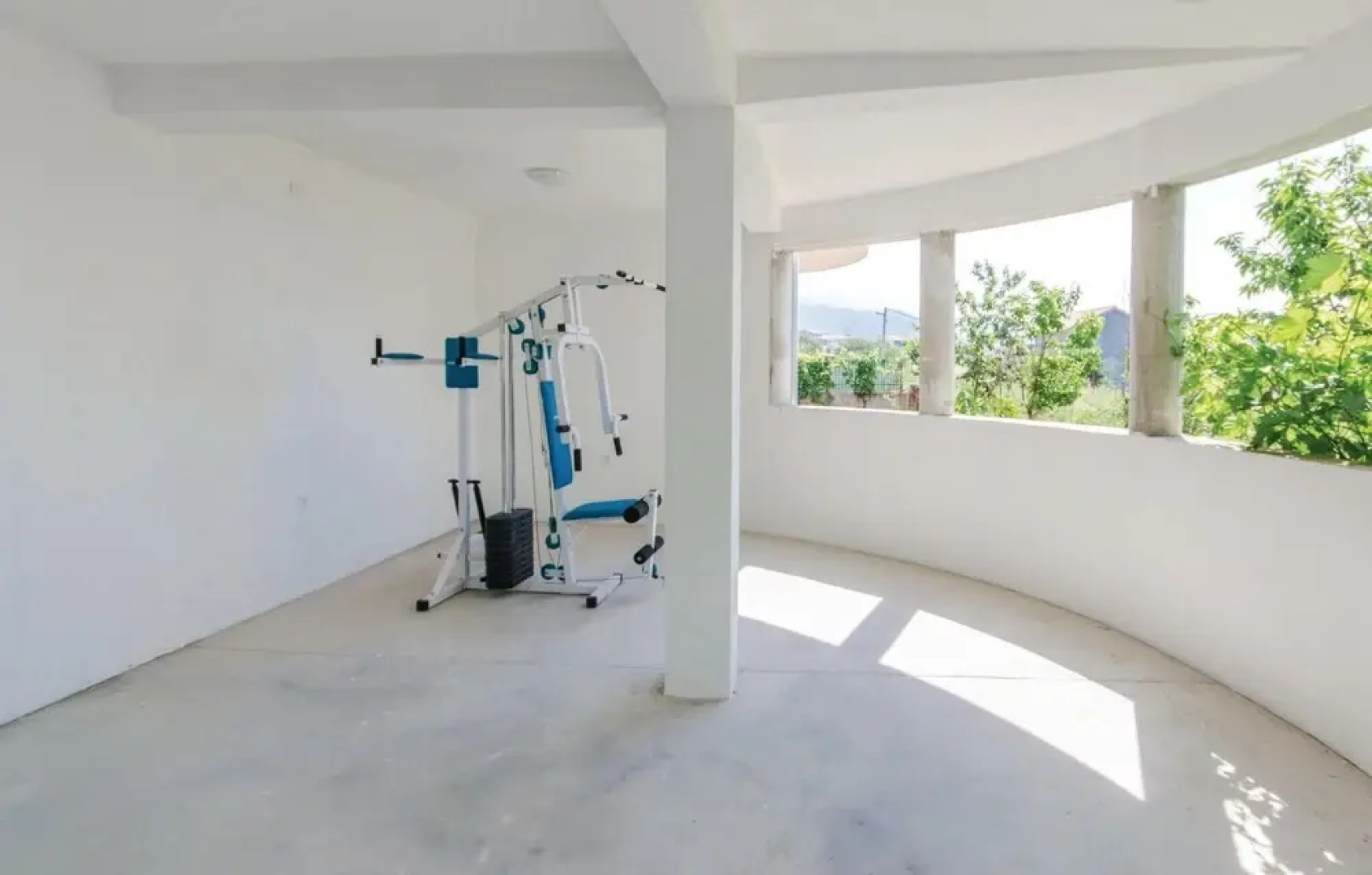 Awesome Home in Solin with WiFi, 8 Bedrooms & Hot Tub