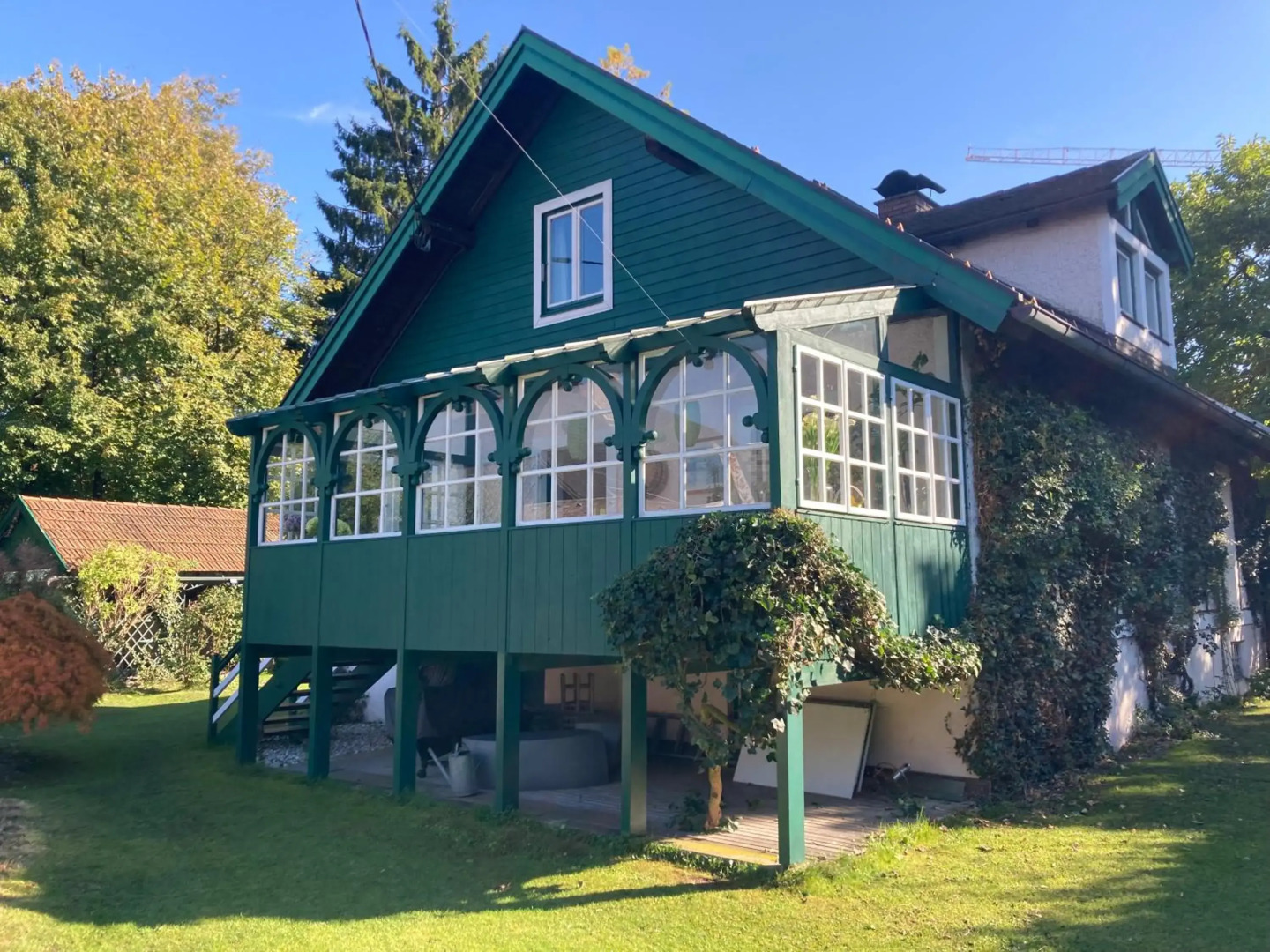 Haus in Anif bei Salzburg mit Sauna und Garten mit Badeteich