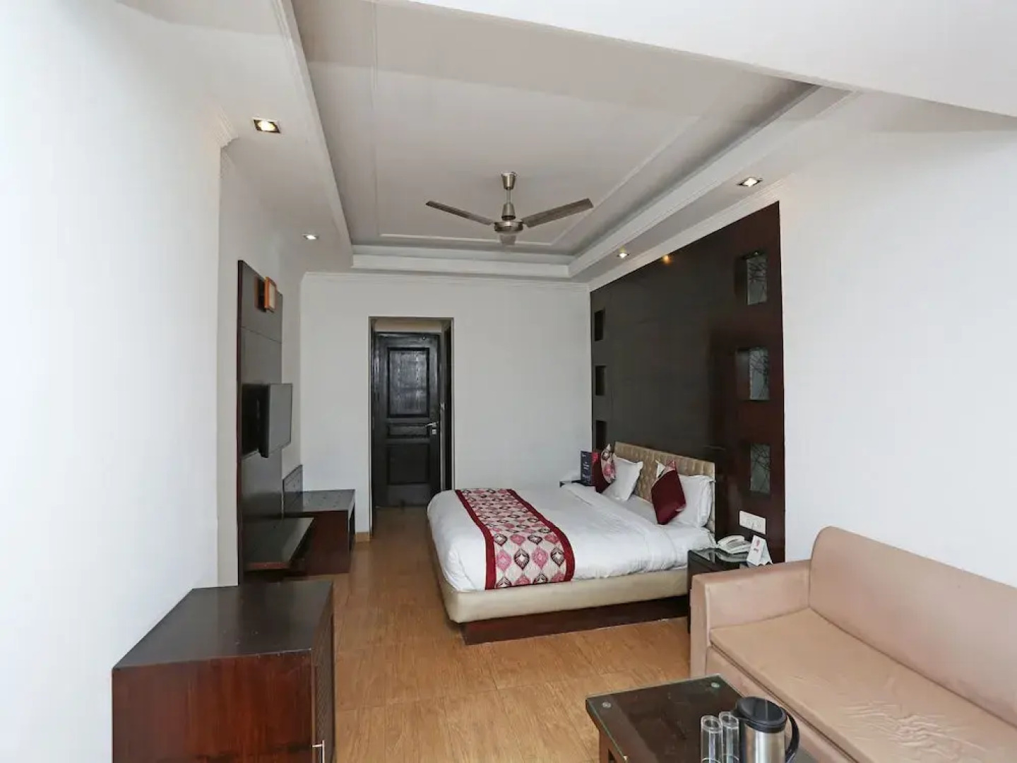 OYO 1492 Hotel Broadway Inn