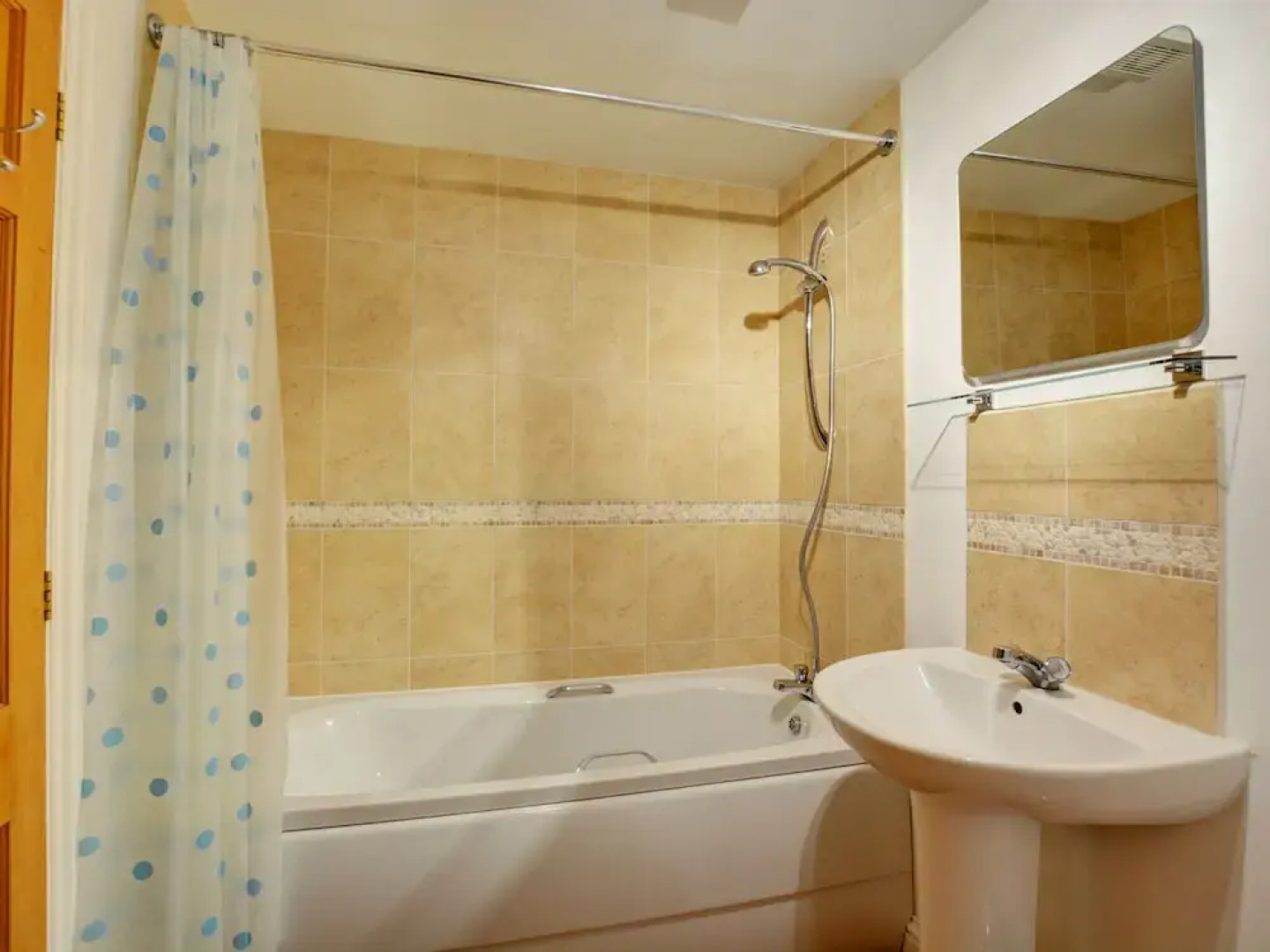 Beautiful Holiday Home With Private Garden and Close to the sea