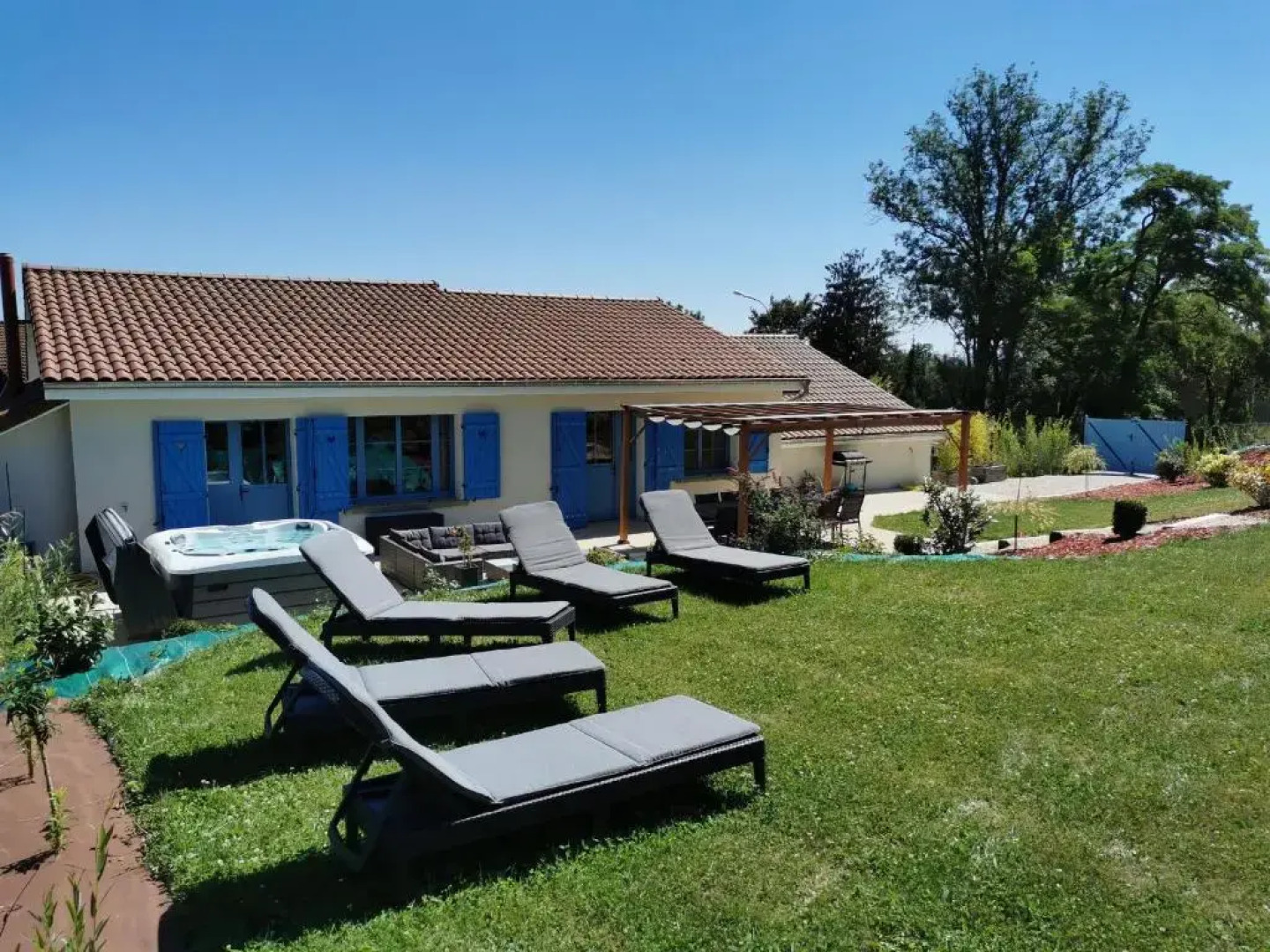 Gîte Colombey-les-Deux-Églises, 6 pièces, 10 personnes - FR-1-611-45