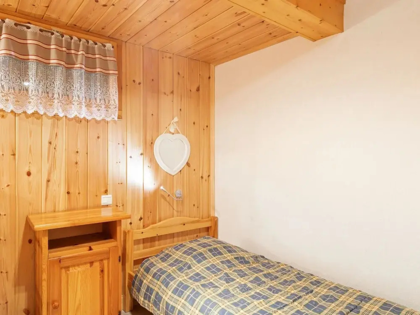 10-pers. Holiday Home With Sauna Near Center of Champagny