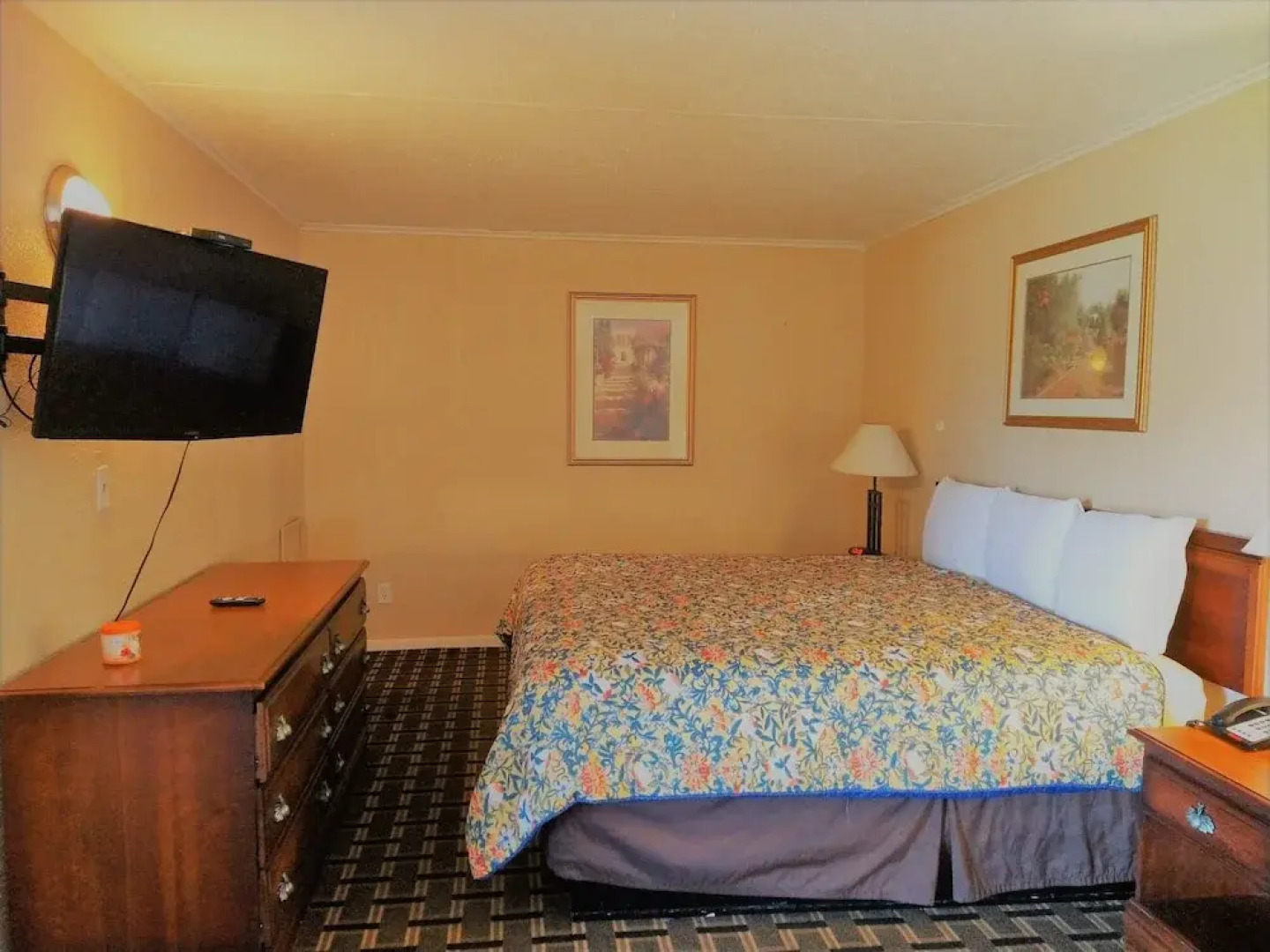 Grand View Plaza Inn & Suites