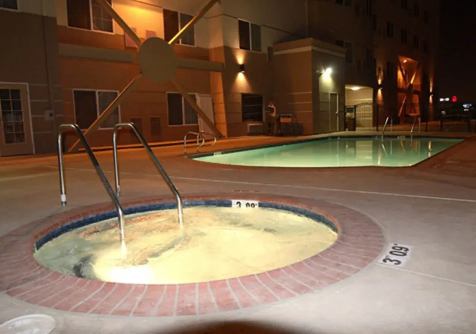 Holiday Inn Express and Suites Bakersfield Central by IHG