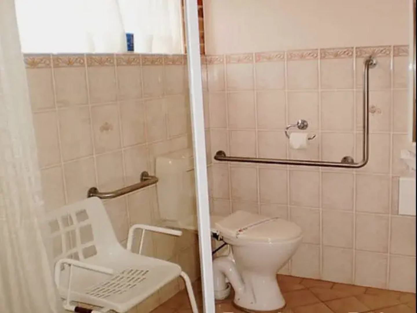 Lake Haven Motor Inn & Palms Restaurant