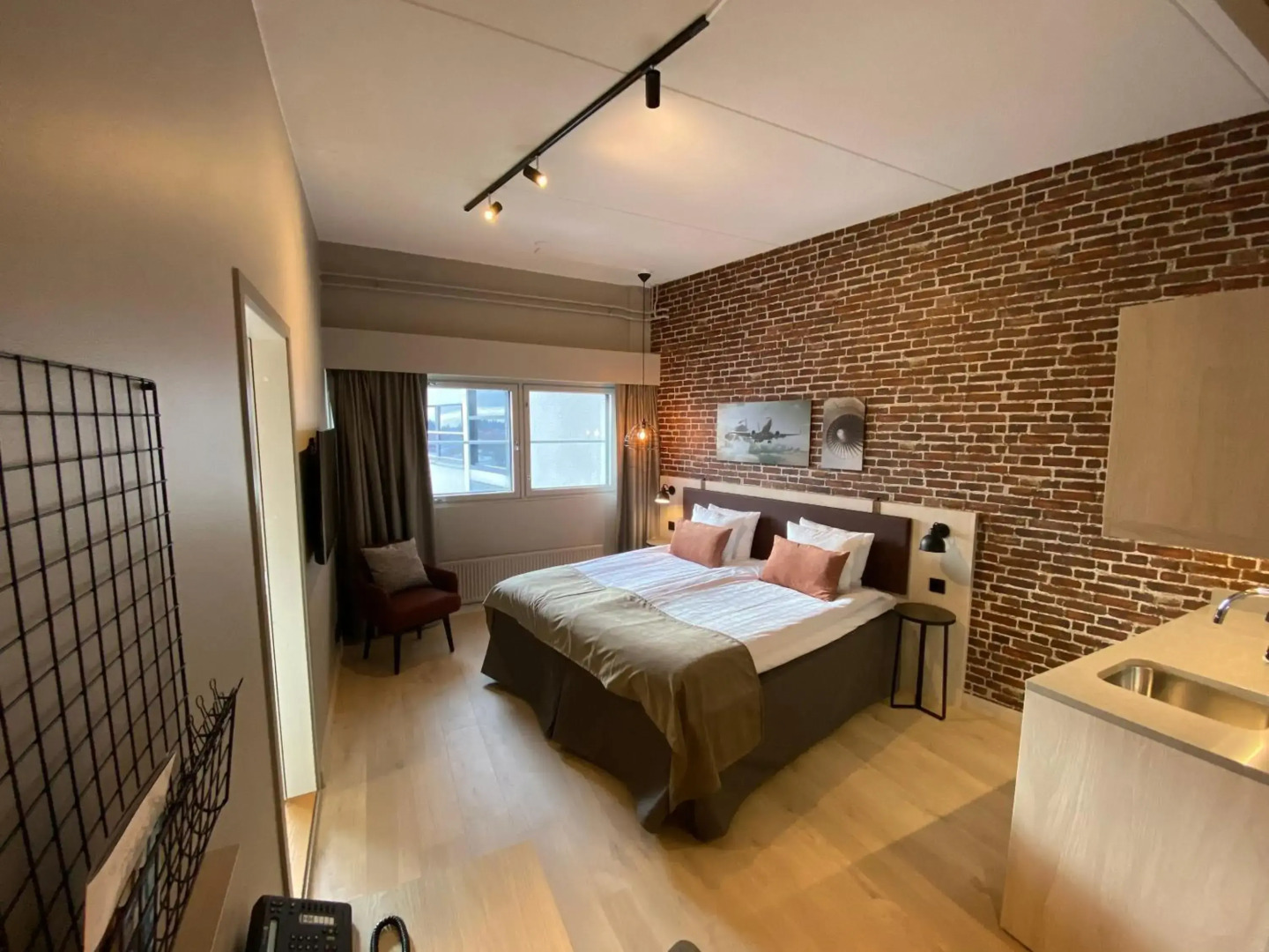 Skyline Airport Hotel