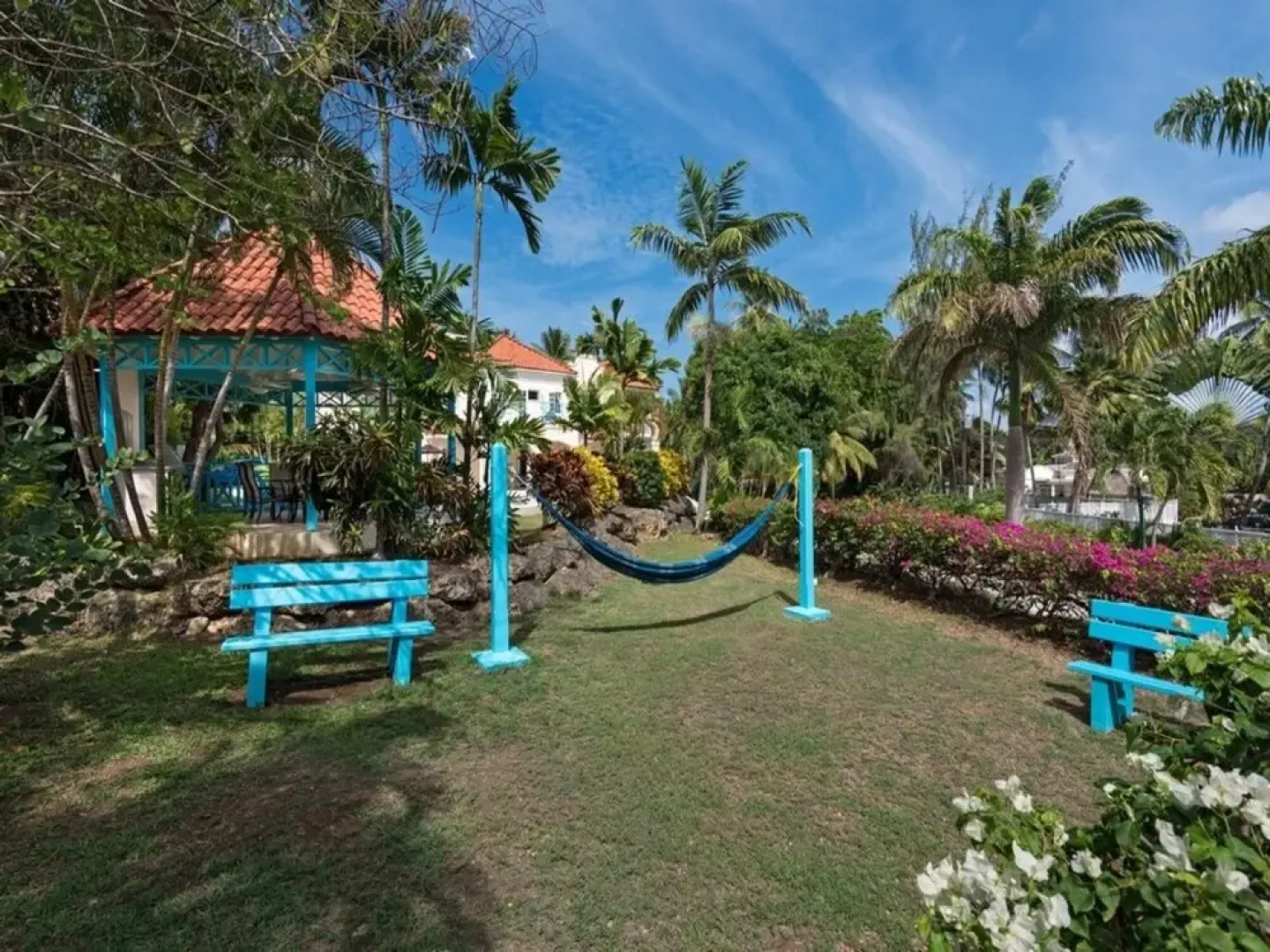 Sunny Vacation Villa 72