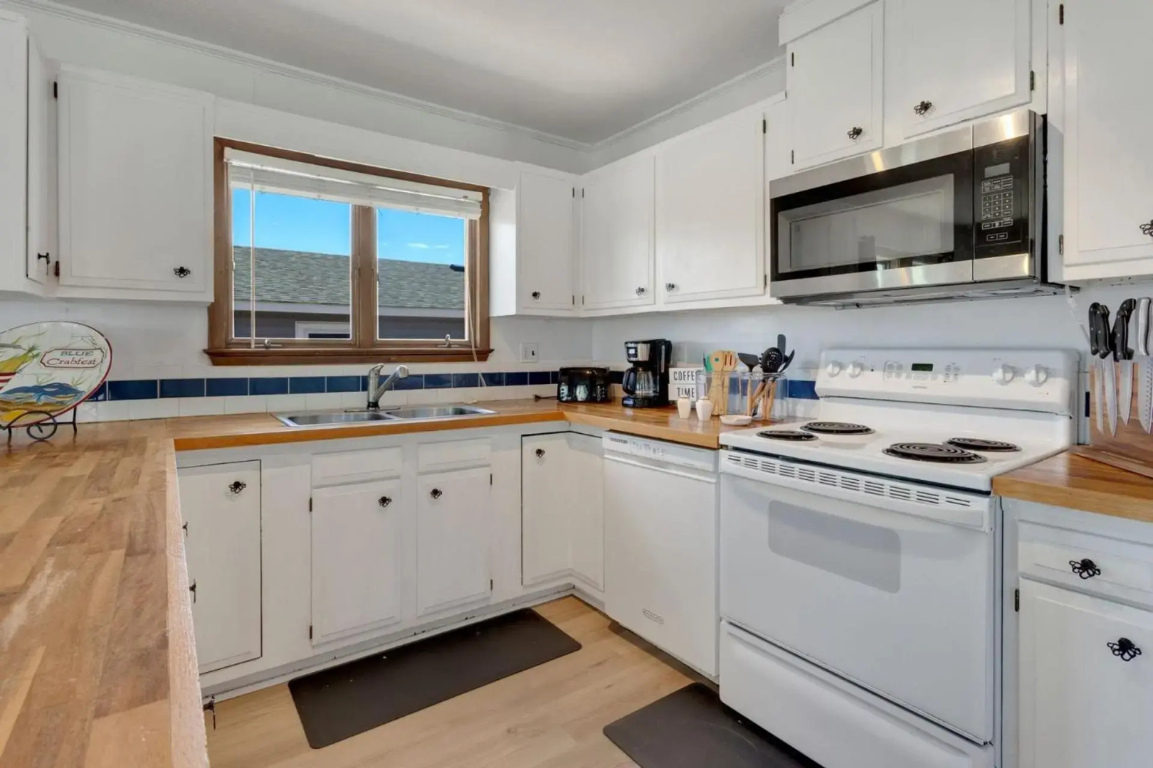 4122 - Blue White Haven