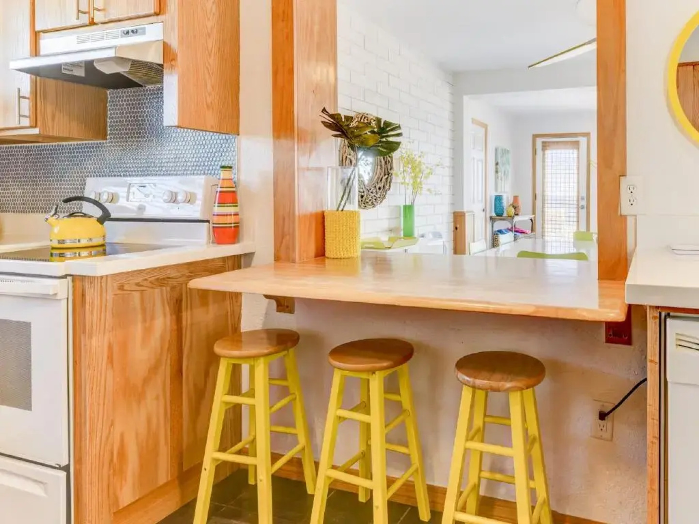 Sunshine House, 3 Bedrooms, Sleeps 8, Ocean Front, Pet Friendly, WiFi