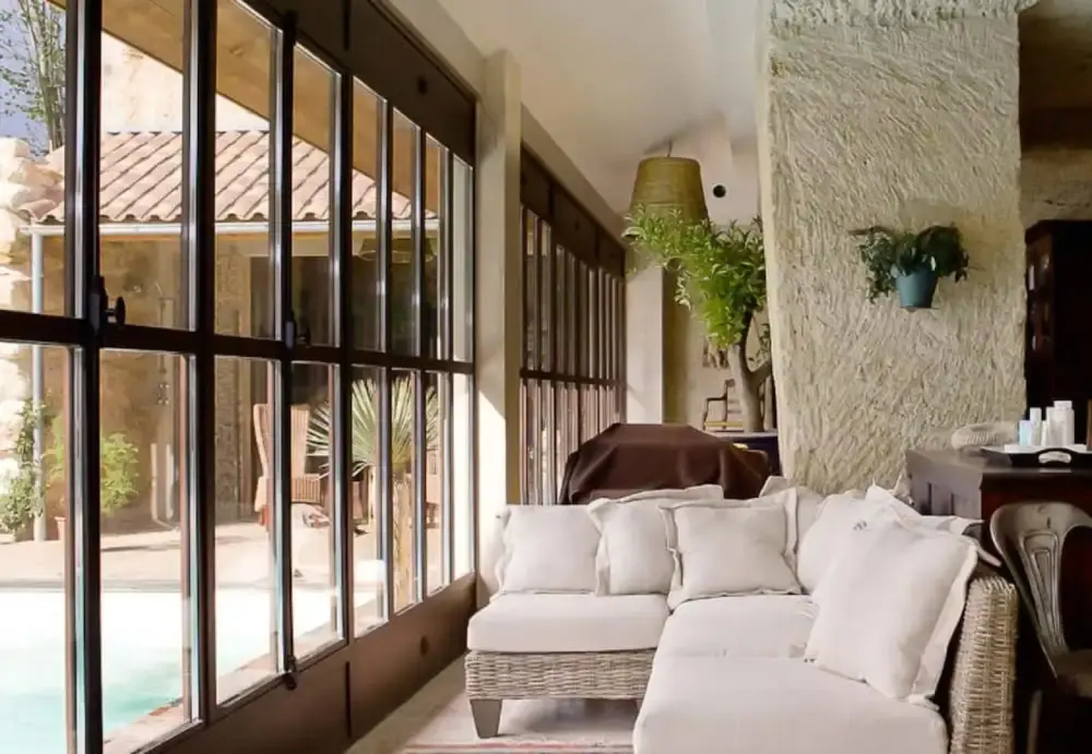 Château Latour Segur Suites & Spa