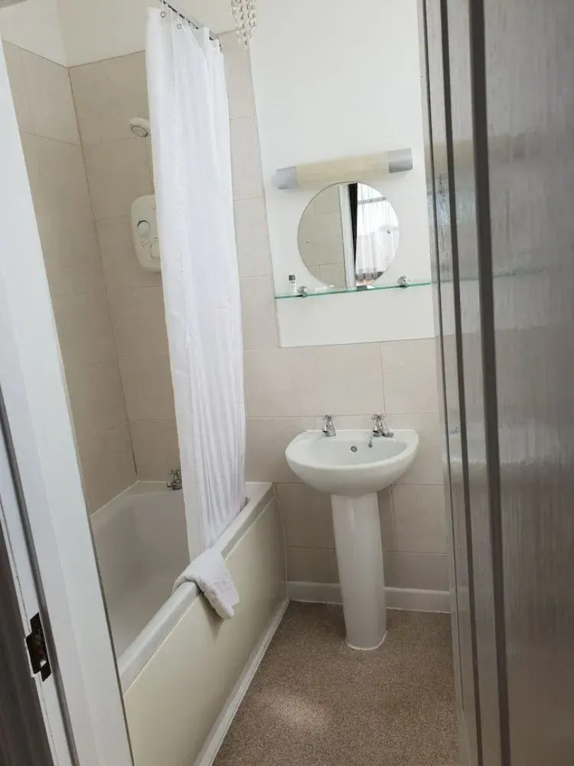 The Station Bar Grill and Rooms